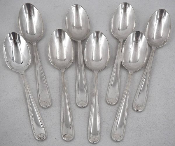 Christofle Marot, ménagère 32 pièces pour 8 personnes, couteaux, métal argenté.
