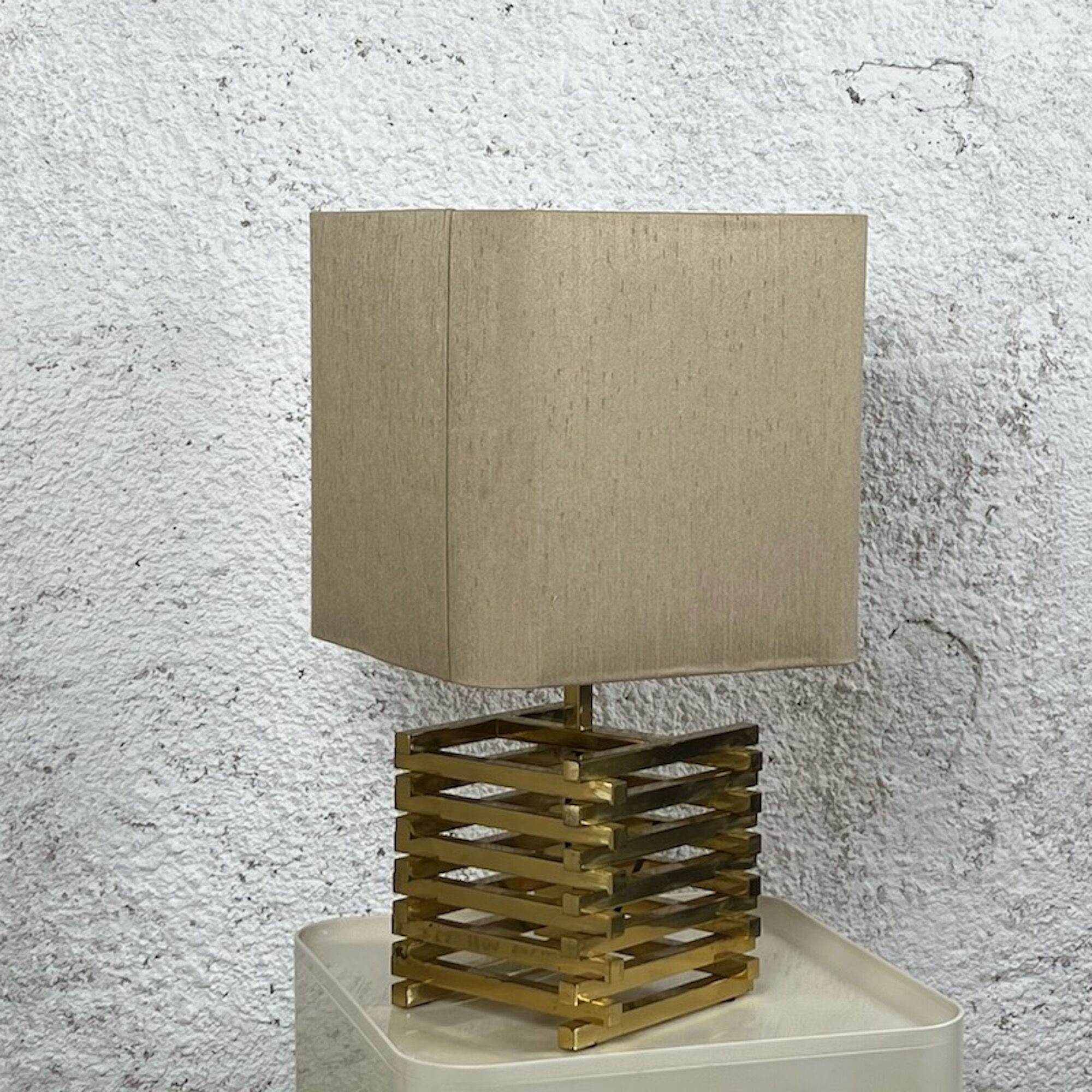 Lampe de table en laiton de luxe par Romeo Rega, années 60