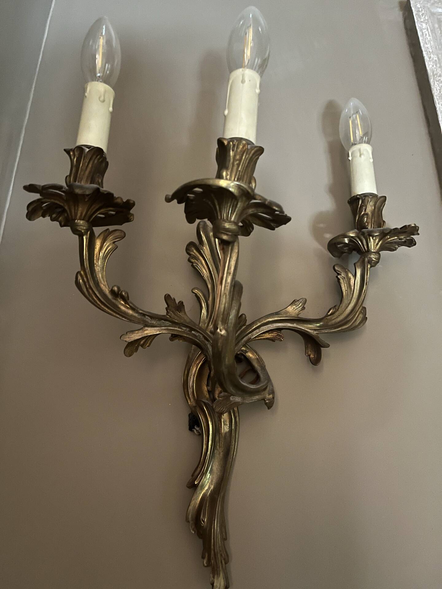Pair of Louis XV style wall lights, rocaille with three branches in bronze.