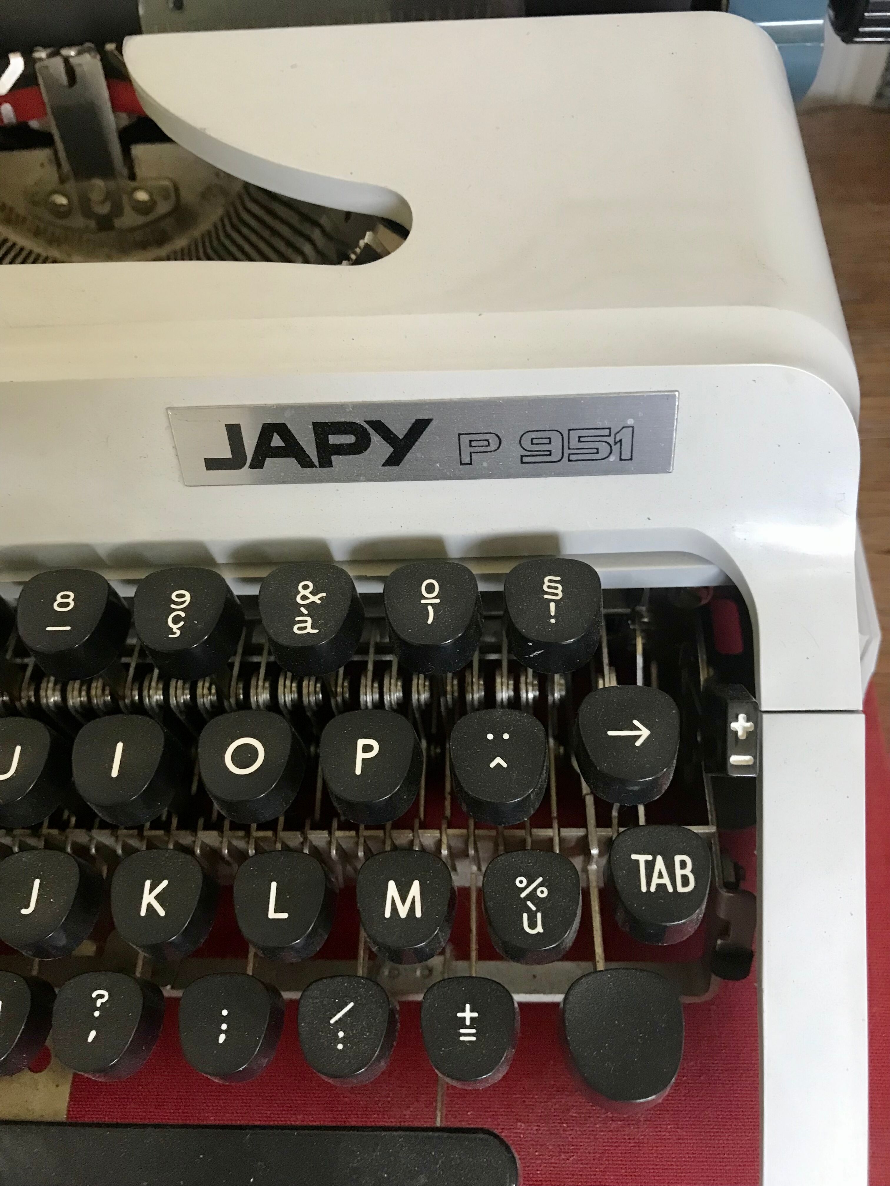 Machine à écrire Japy 951 vintage