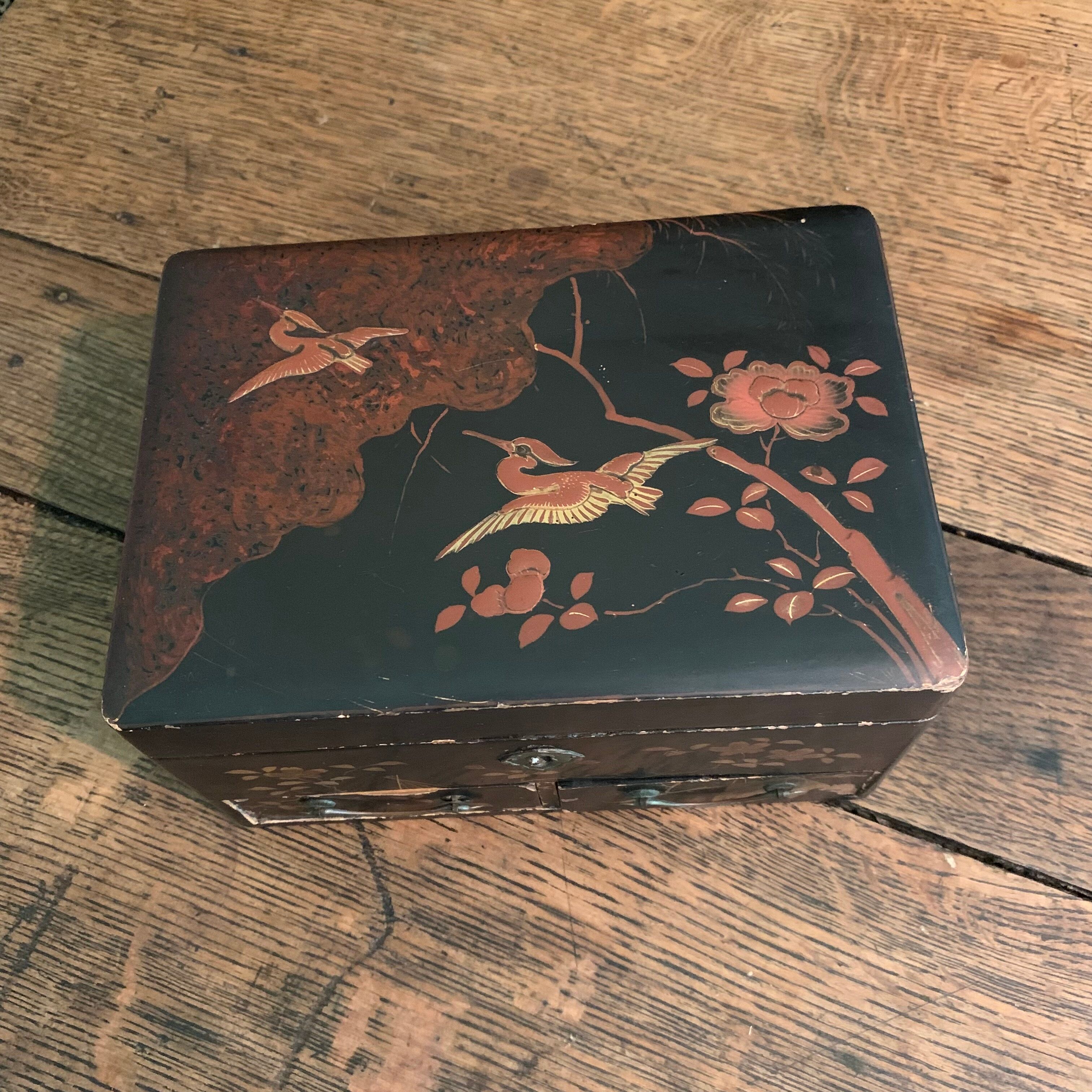 Jewelry box
