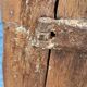 Ancienne fenêtre tribale en bois