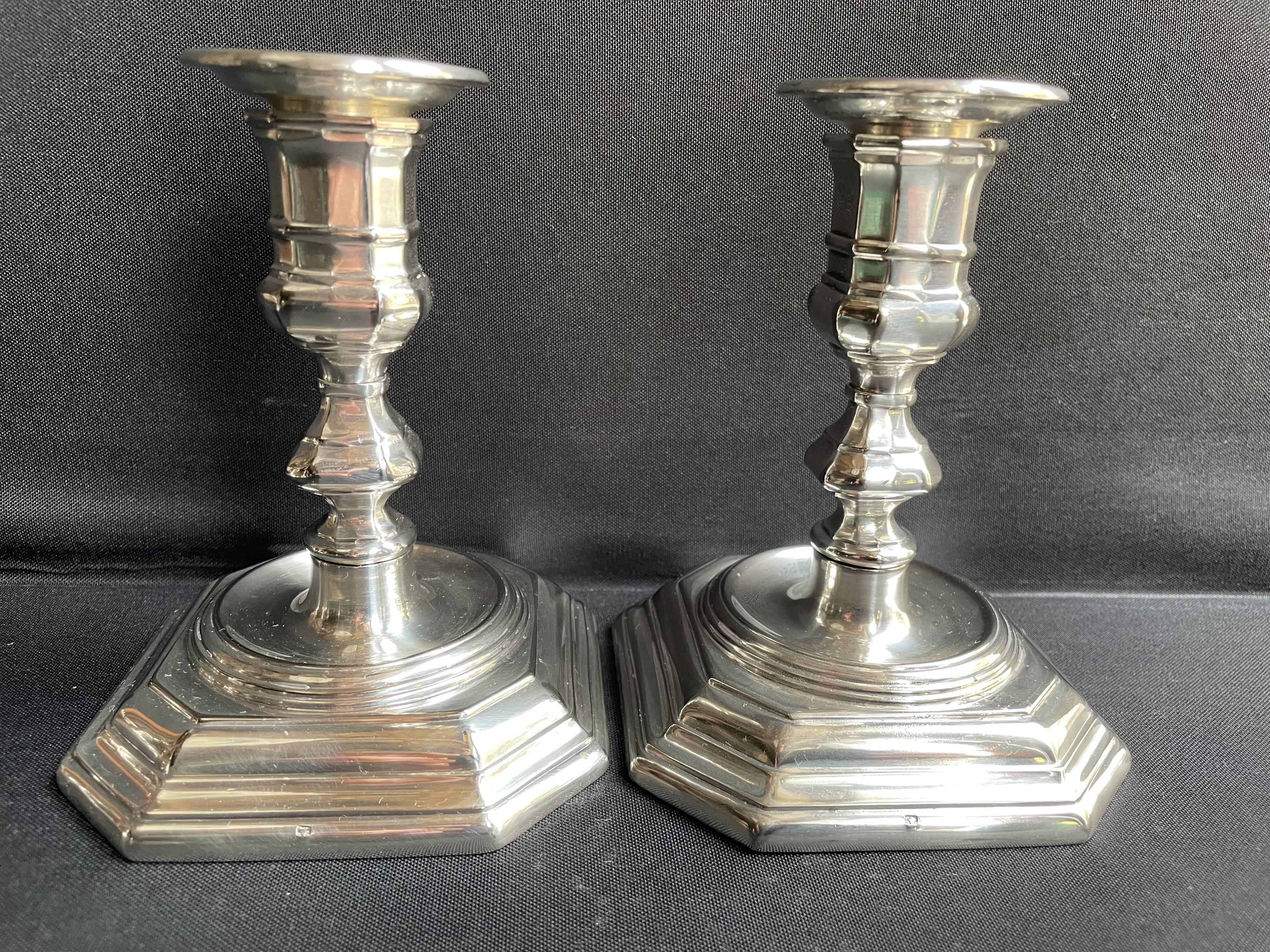 Pair of candlesticks in silver metal regency style