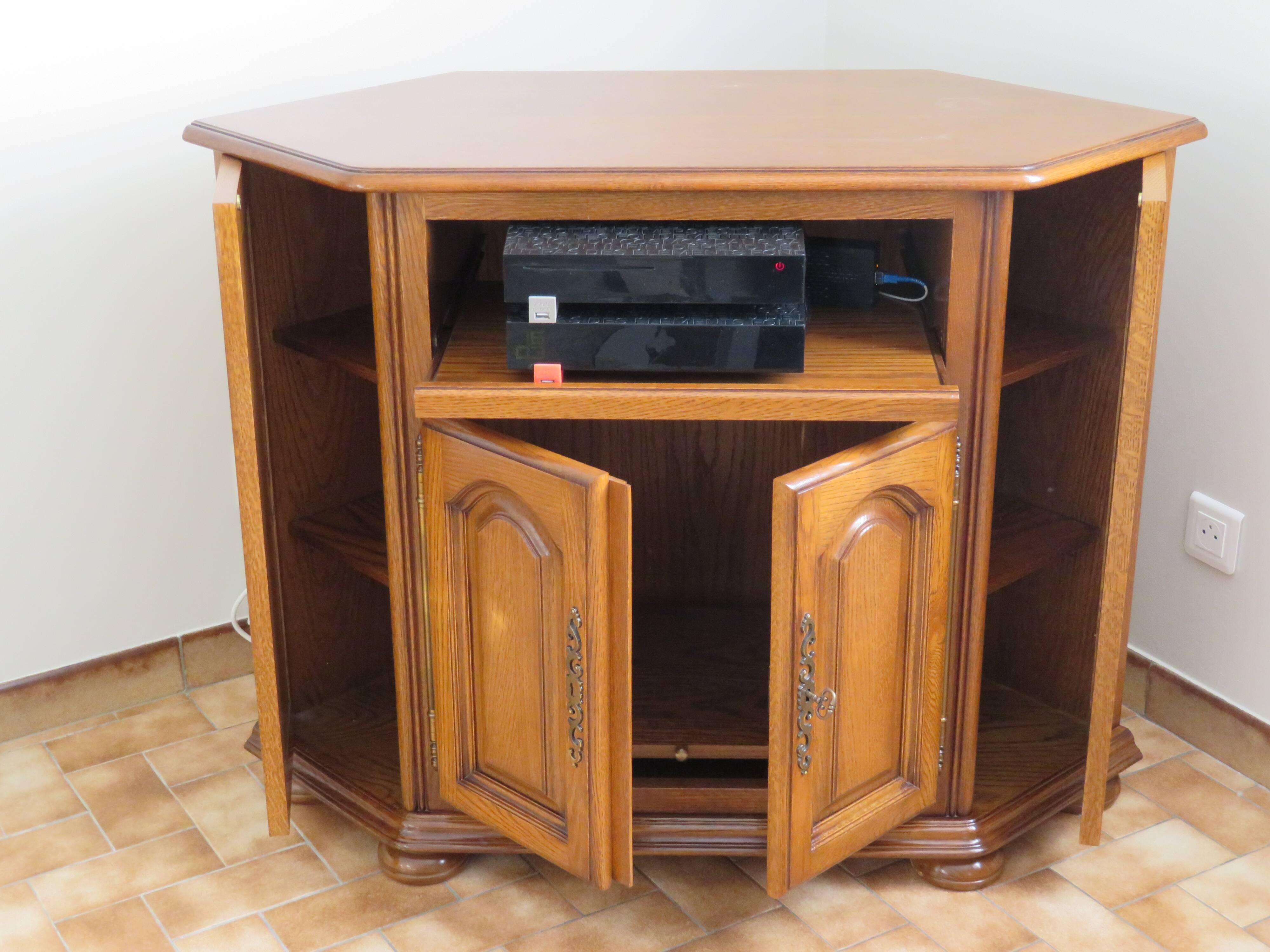 CORNER TV STAND
