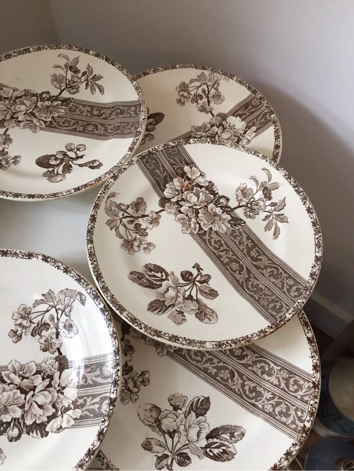 8 assiettes à desserts Terre de Fer XIX