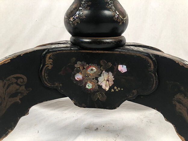 Blackened wooden planter decorated with flowers in medallions and mother-of-pearl burgauty, Napoleon III