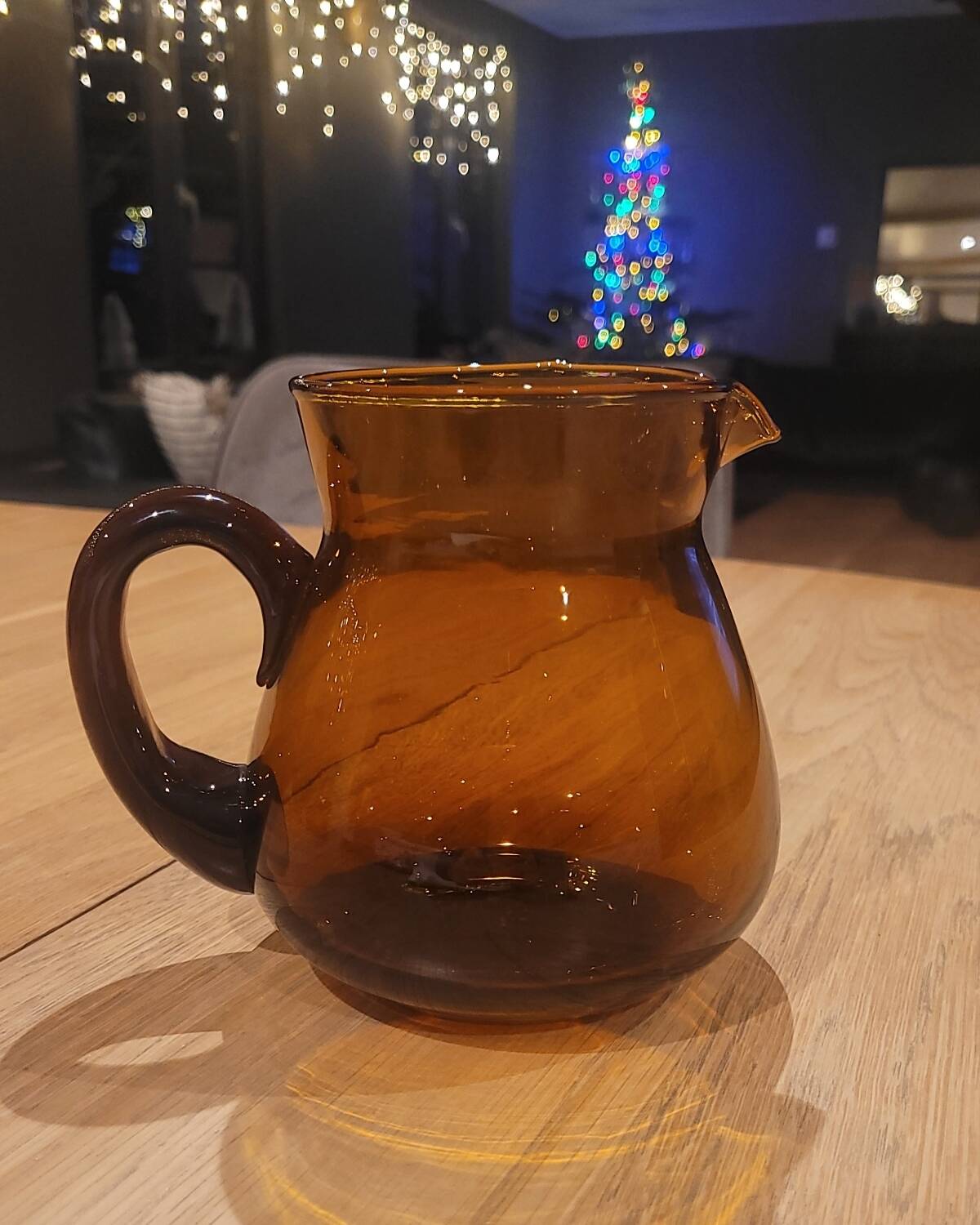 Pichet / carafe en verre ambré