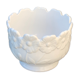 Pot cover in ceramic slurry glazed white floral pattern