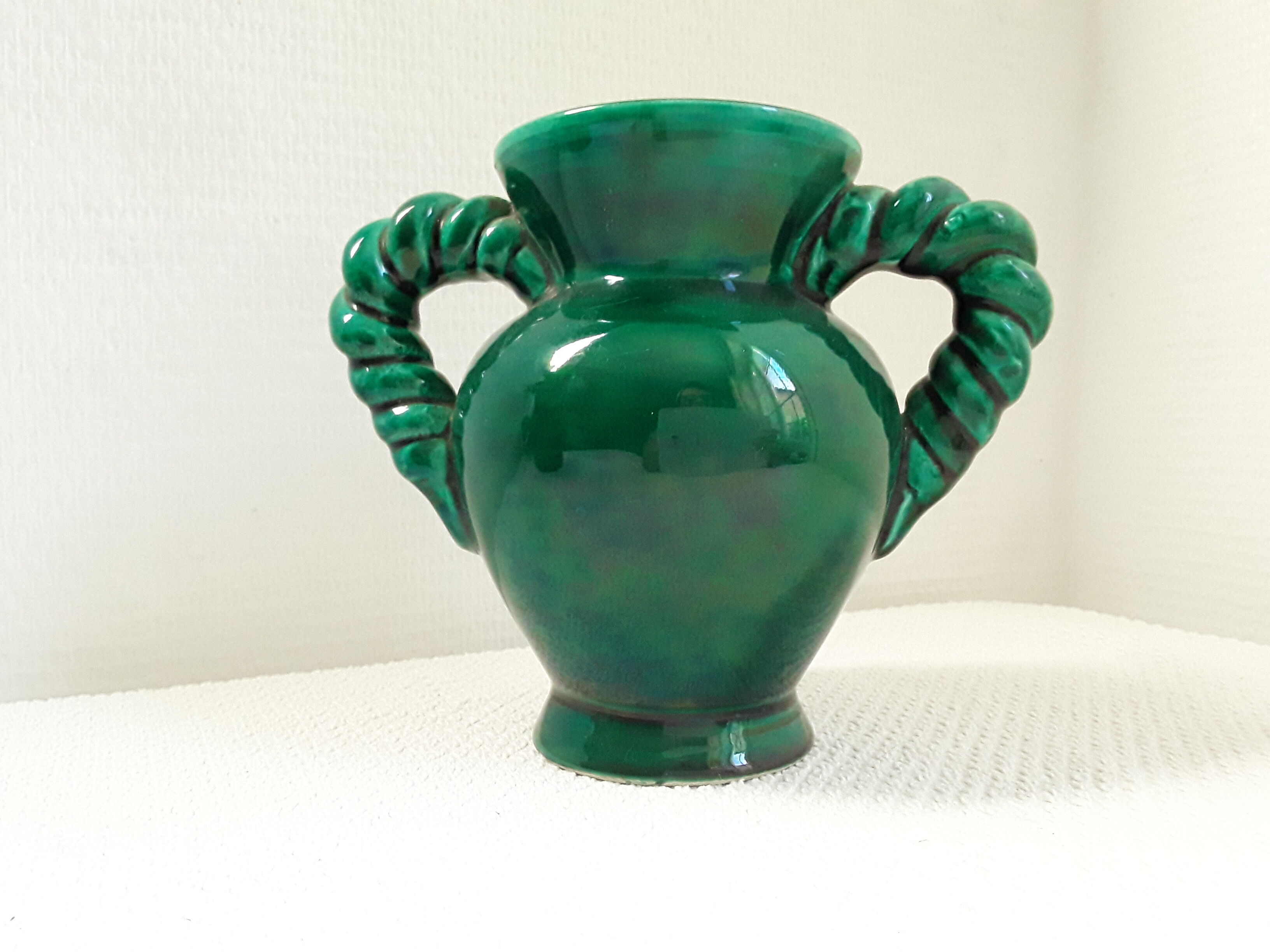 Vase vert Vallauris vintage anses torsadées