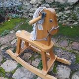Cheval à bascule en bois