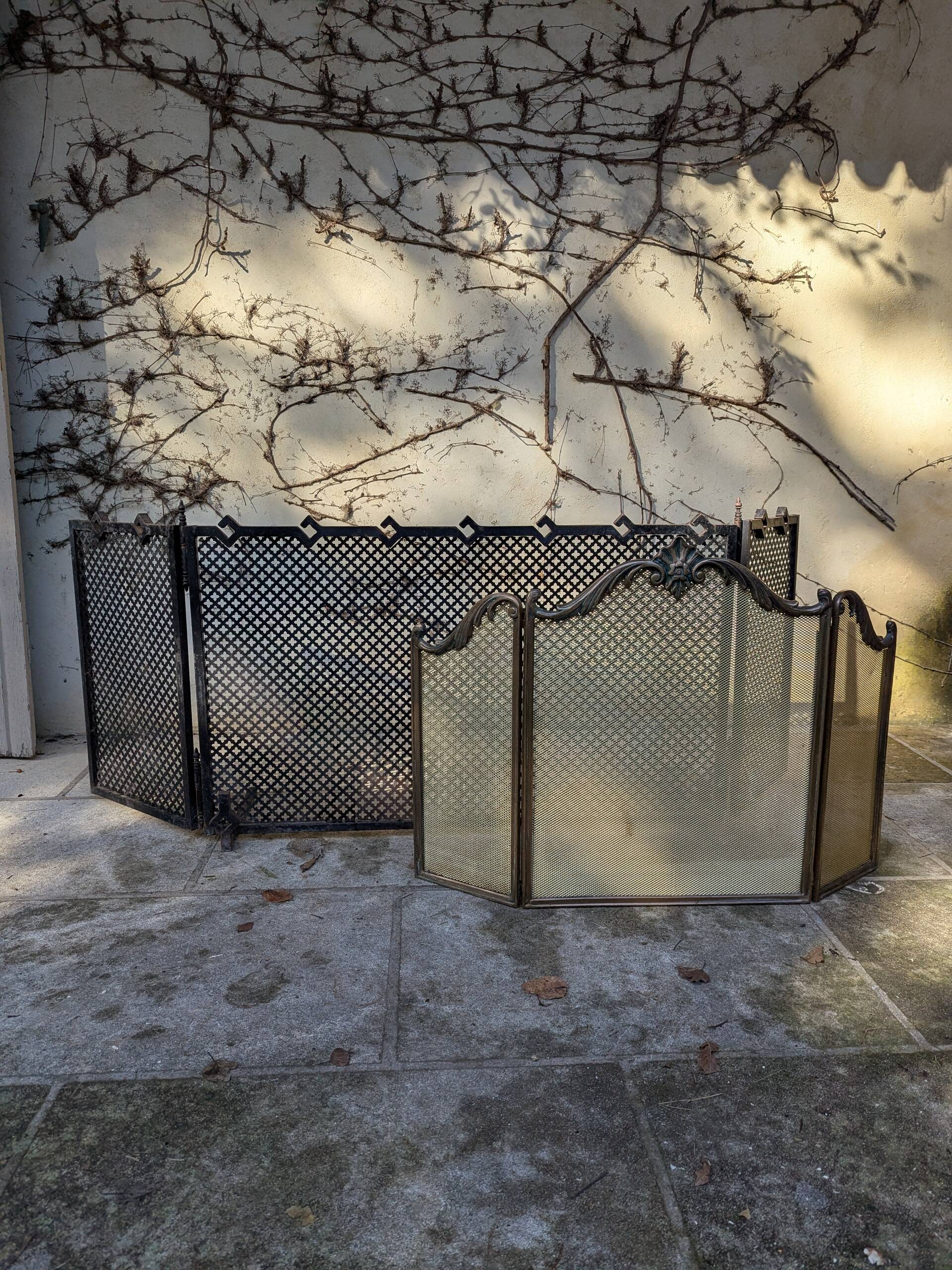 Brass fire screen with 2 leaves