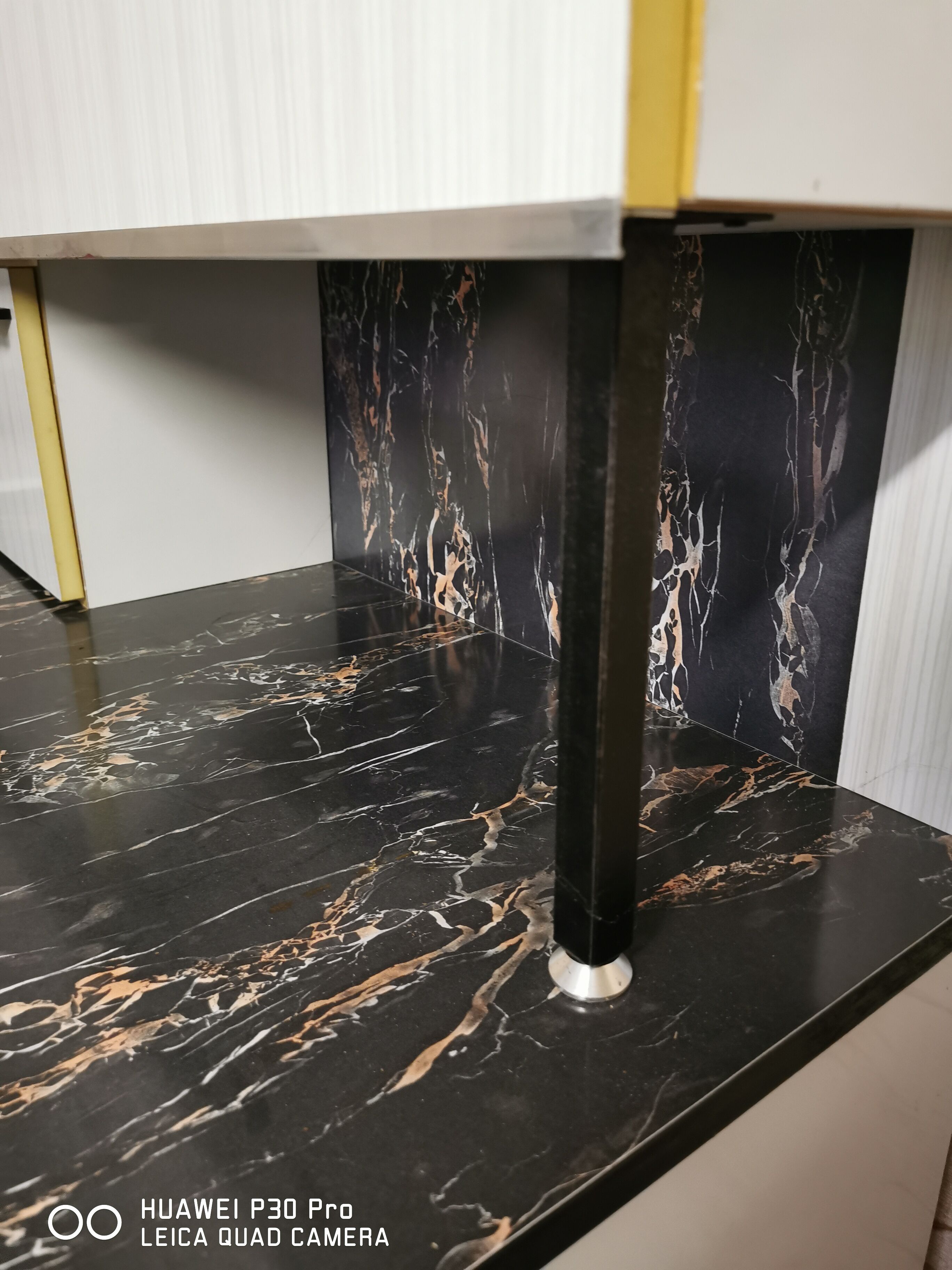 Buffet formica marble effect