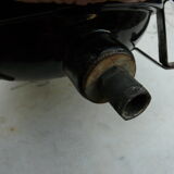 Applique en fonte émaillée blanche bordure bleue diamètre 30cm.