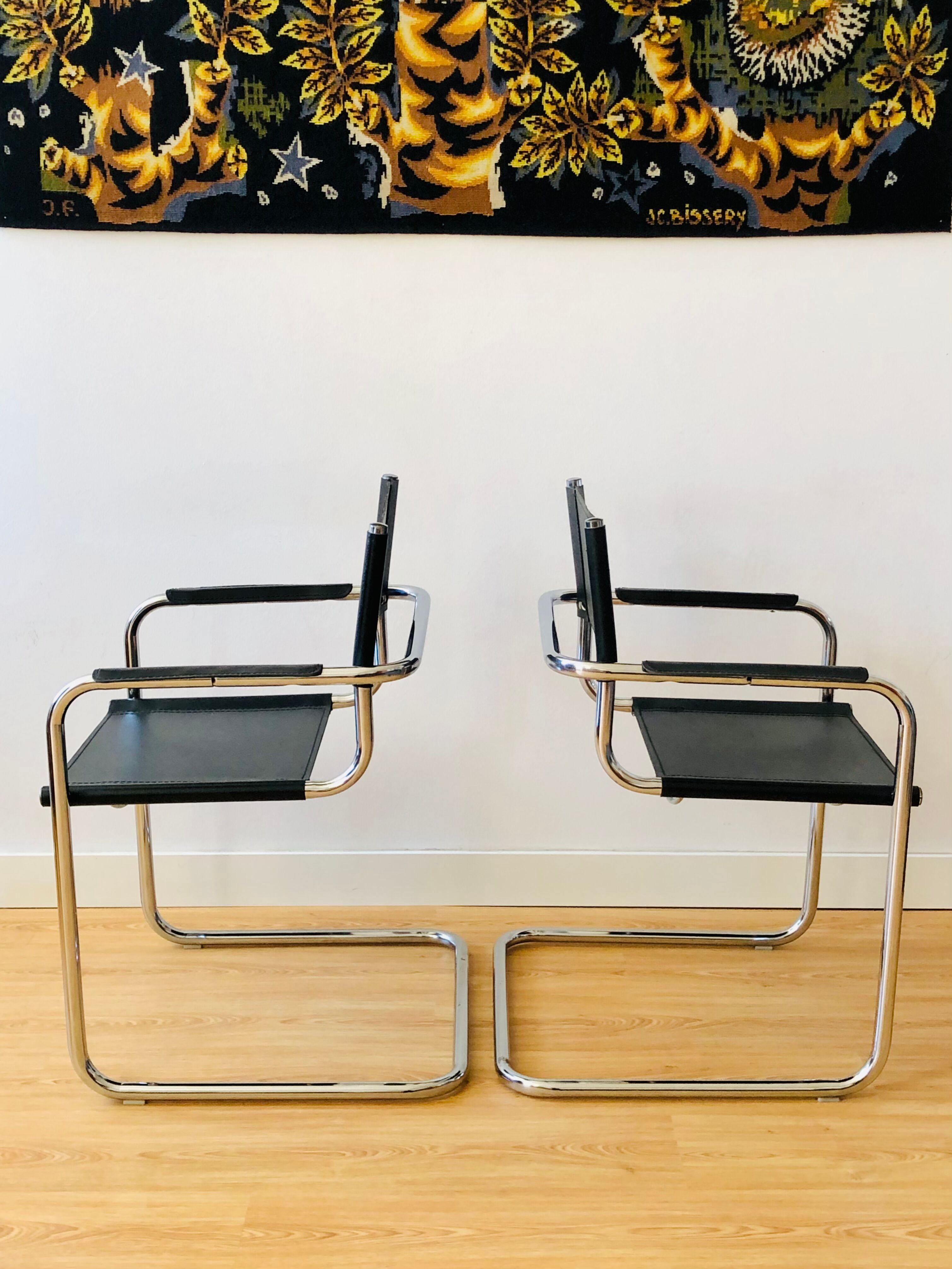 Pair of tubular armchairs in metal and leather Style Marcel Breuer