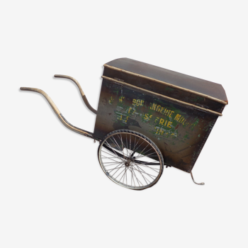 Cart of a street vendor bakery 1900