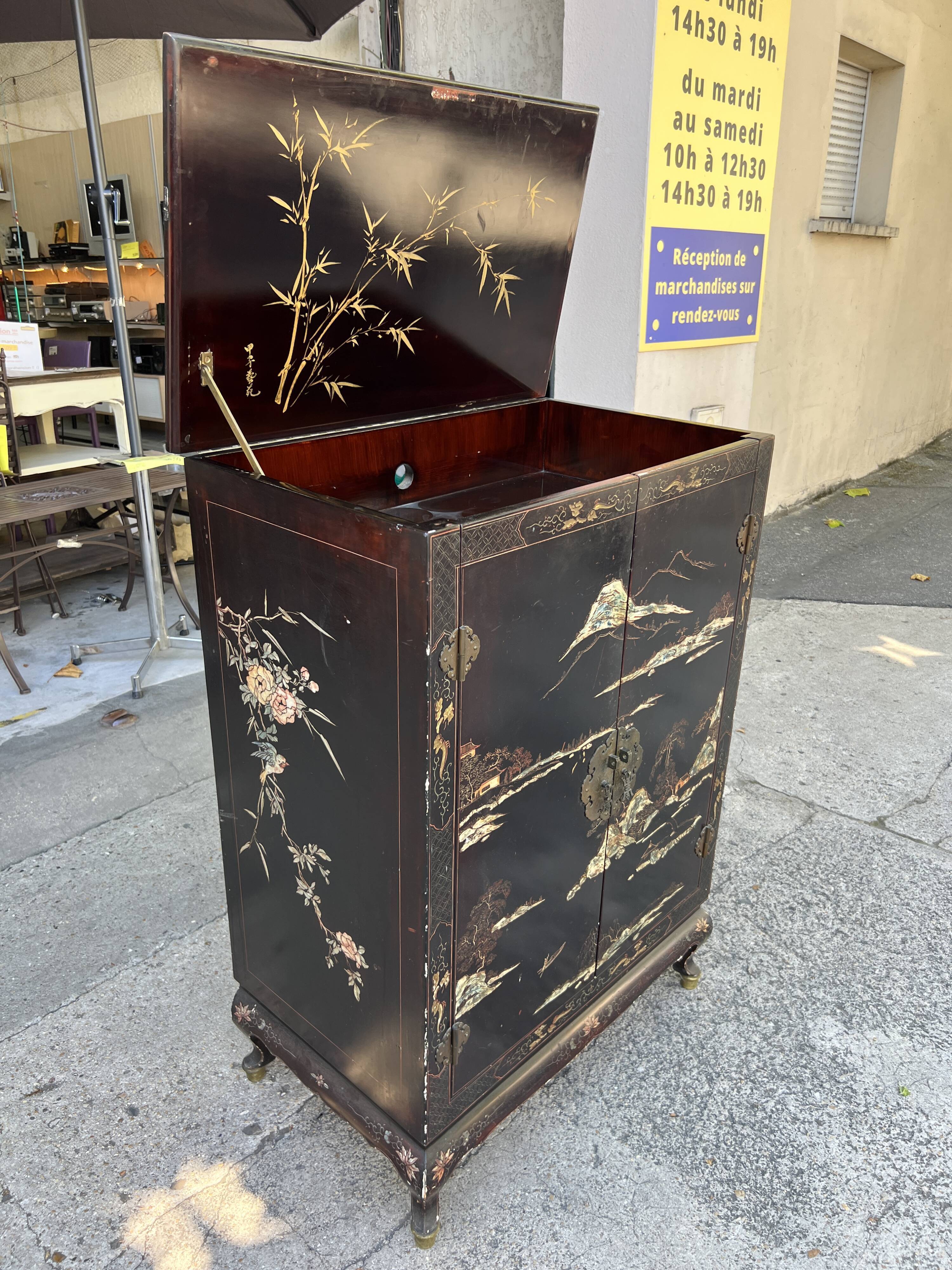 Asian turntable/vinyl cabinet in lacquered wood