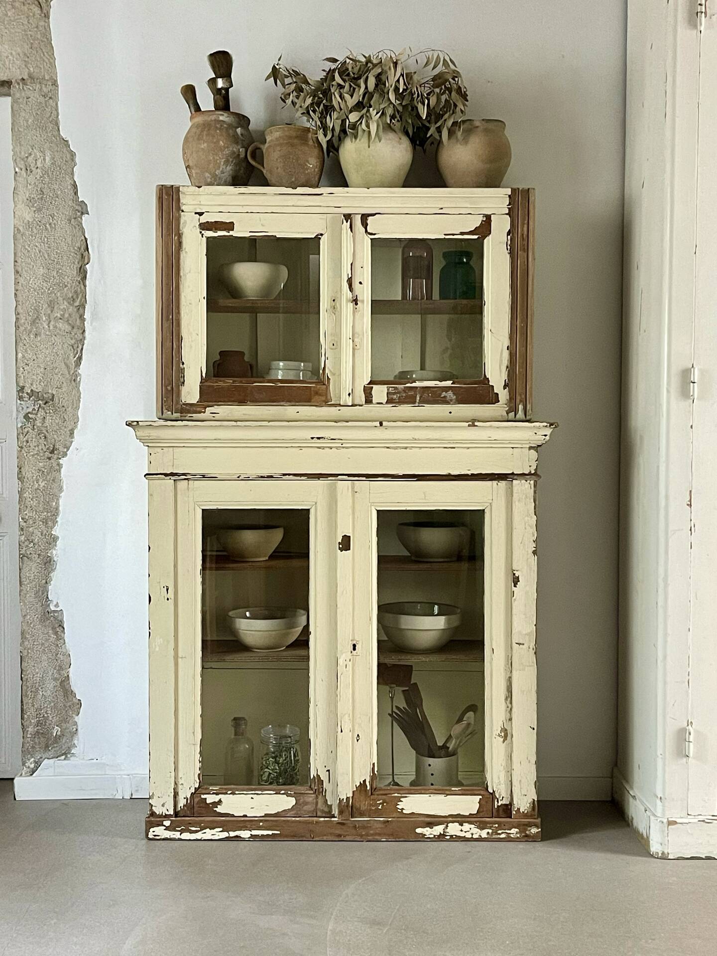 Glass display cabinet