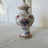 Small porcelain pot hand-painted by Samson Paris, Compagnie d style.