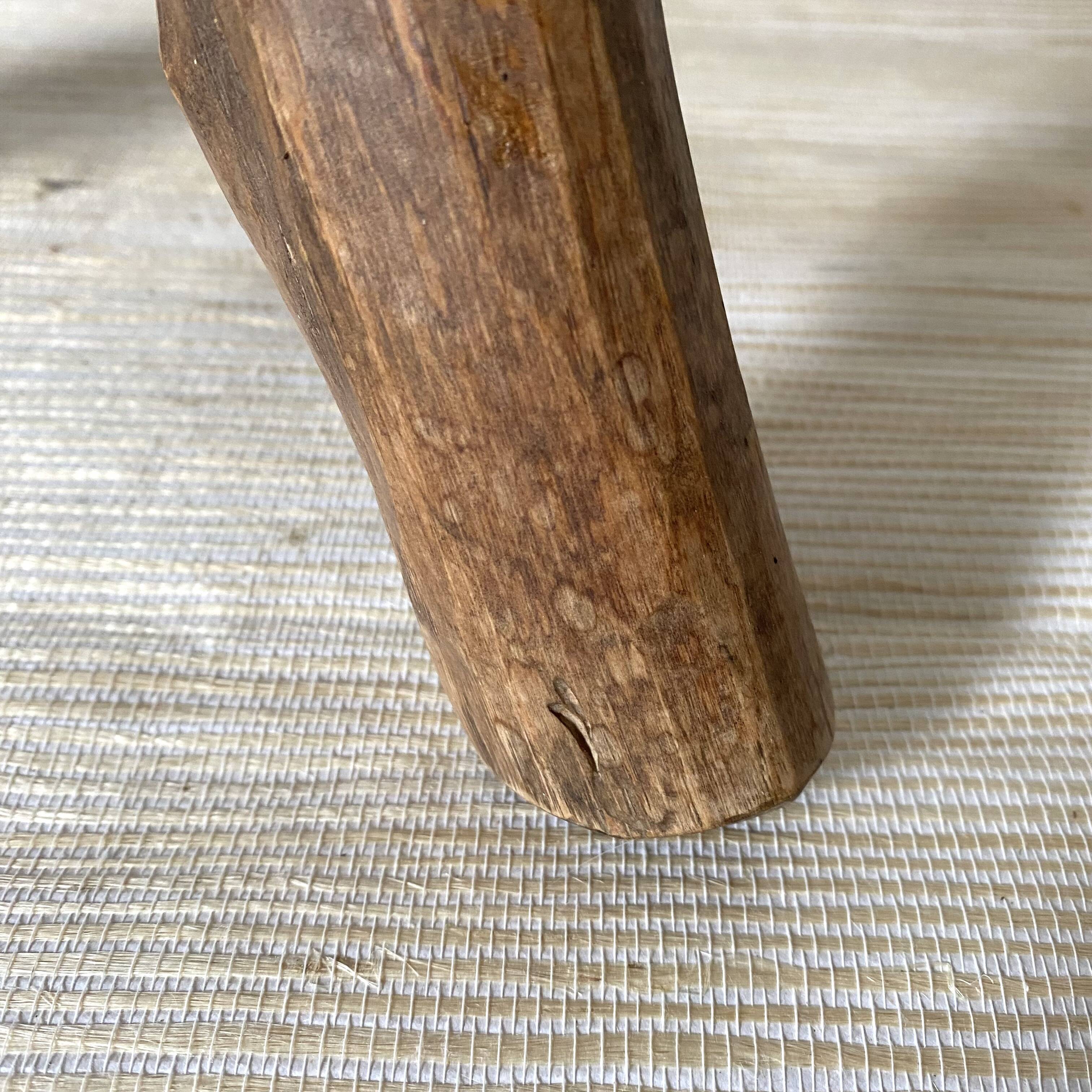 Tabouret bas tripode