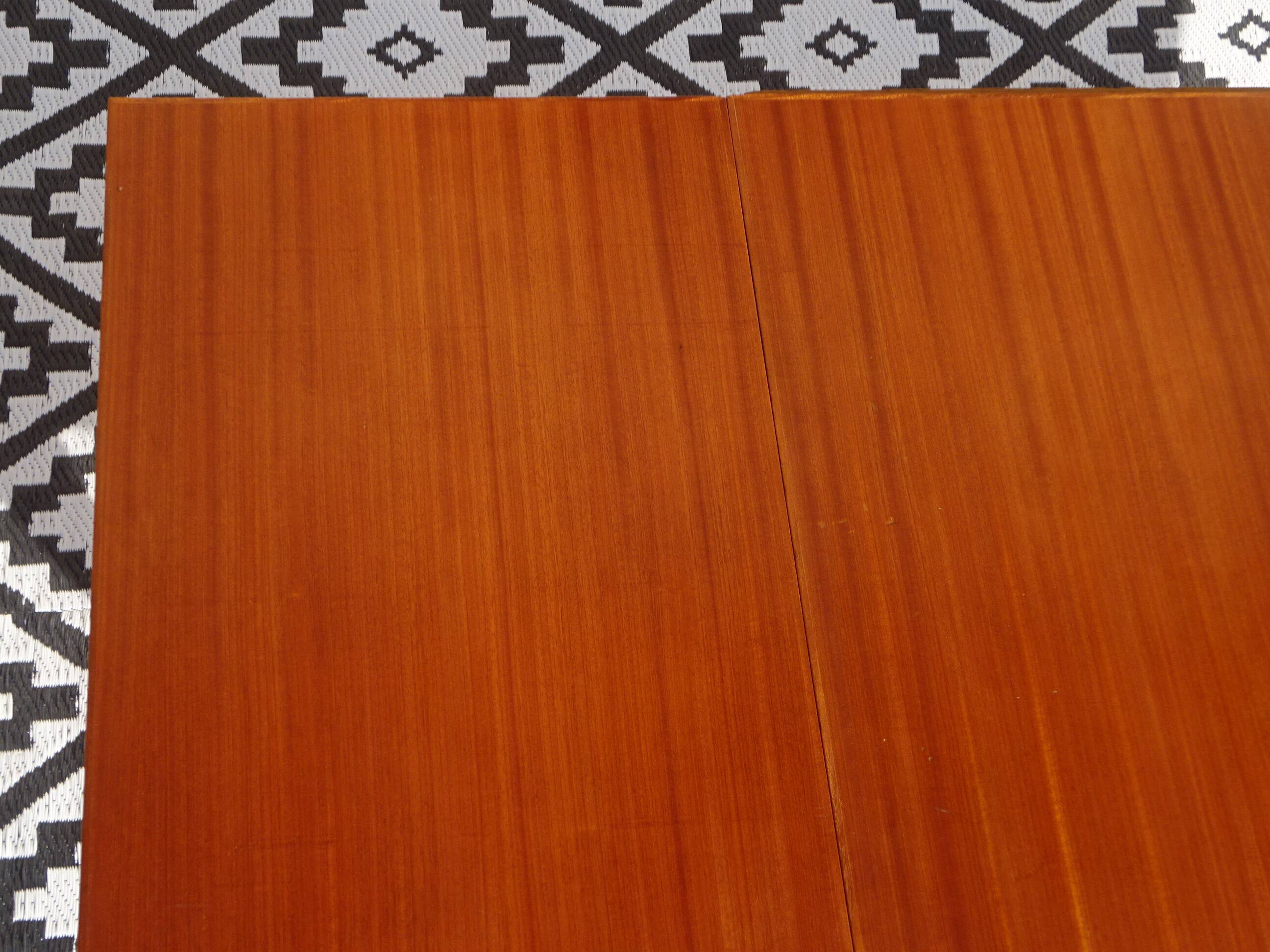 Table vintage en bois avec pieds compas