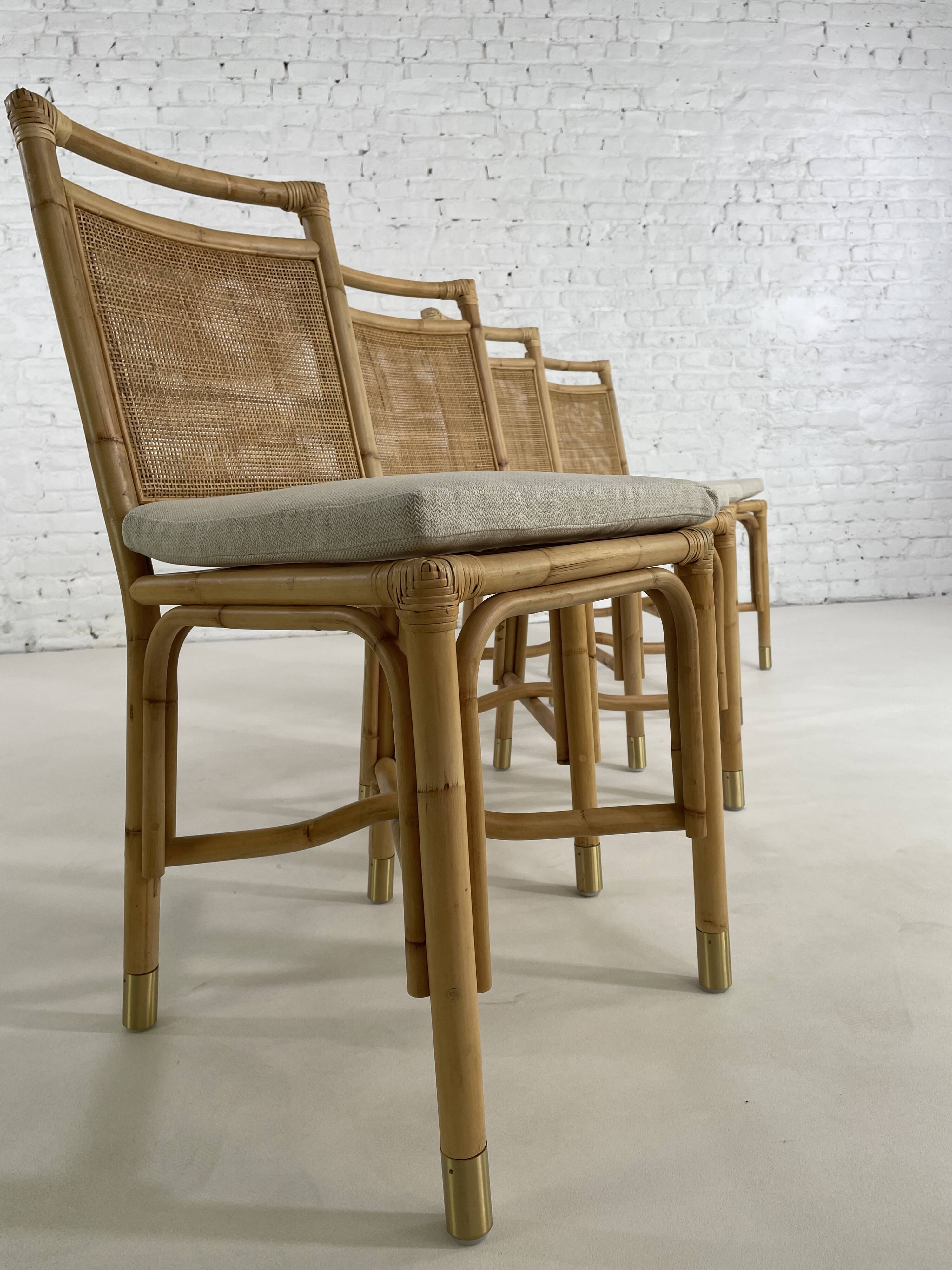 Suite de 4 chaises en rotin cannage et laiton