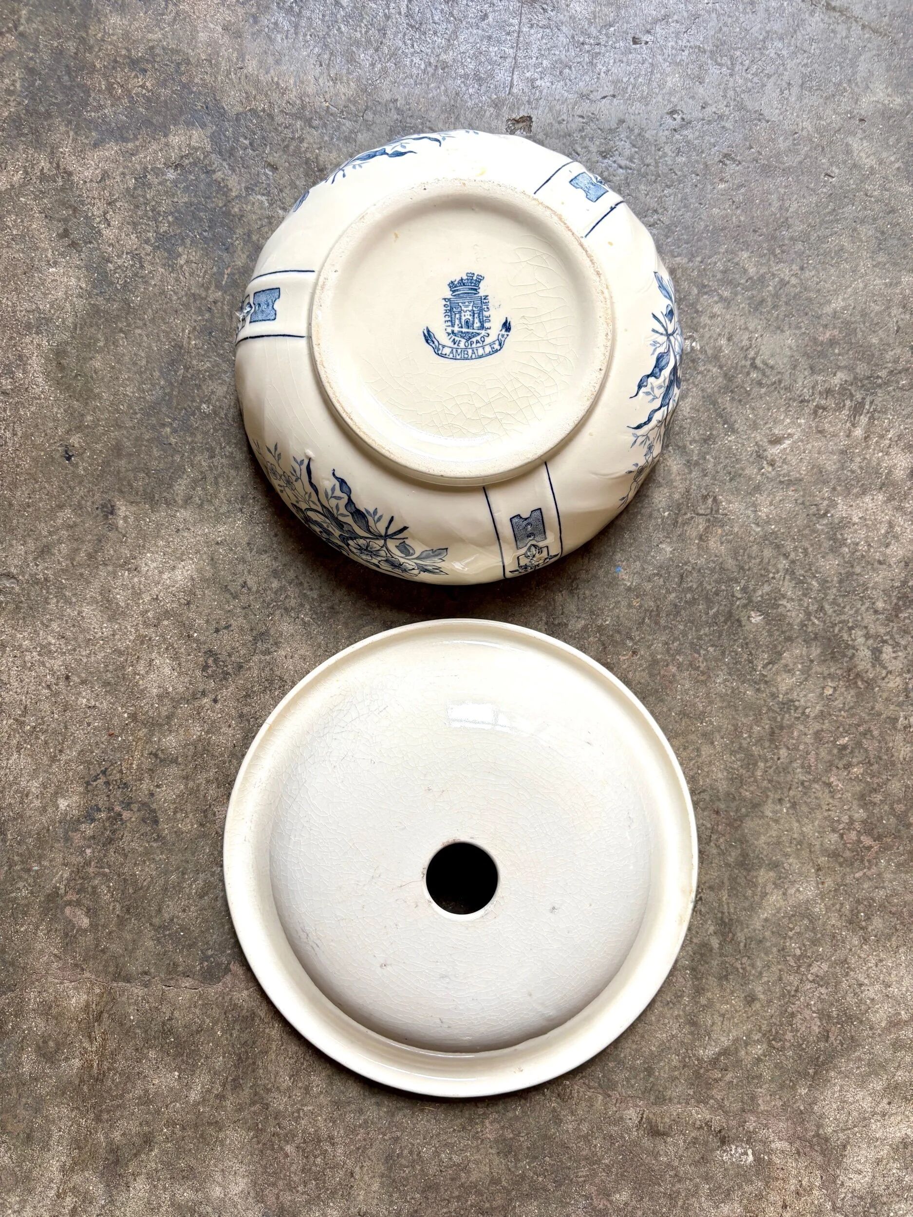 Gien sponge holder, "Lamballe" service in blue ironstone