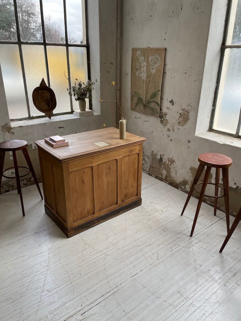 Early 20th century oak trade counter