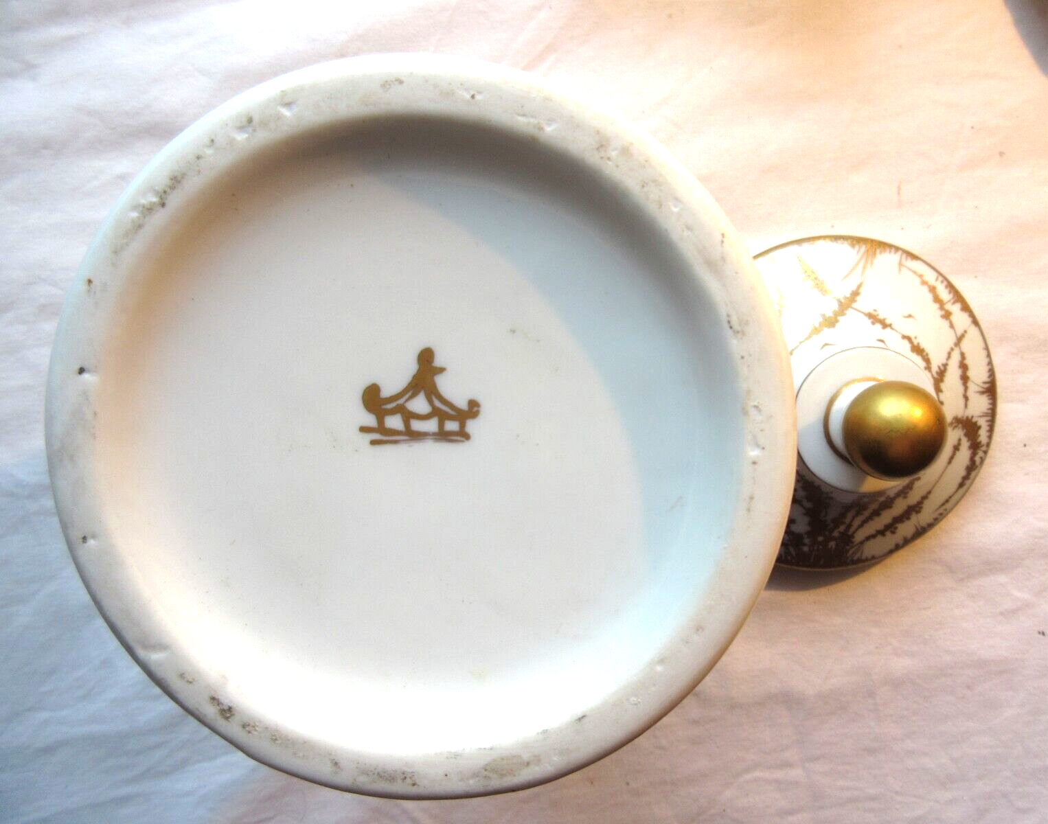 Pharmacy pot, Paris porcelain Asian decoration with fine gold: Napoleon III