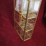 Petite vitrine en laiton et verre.