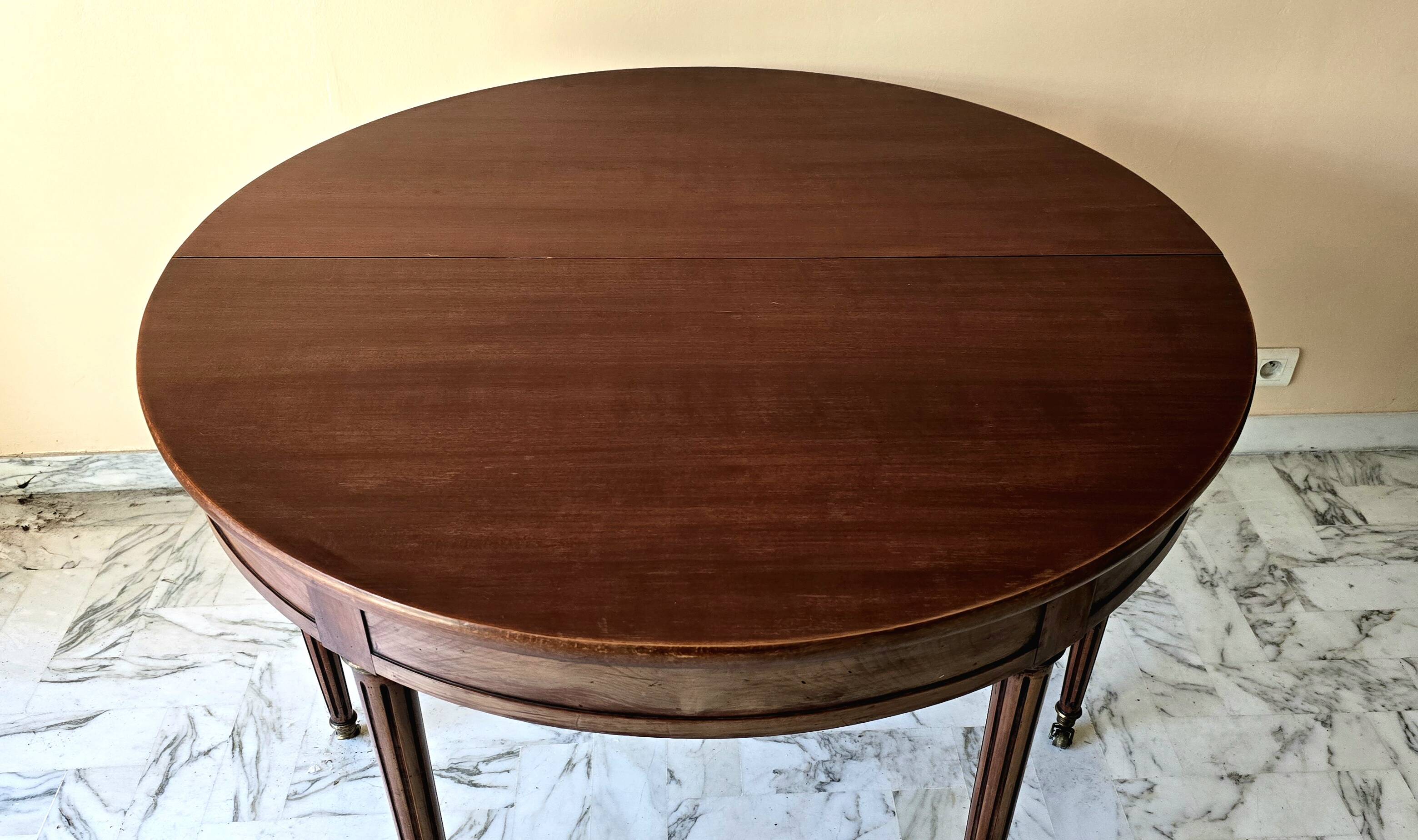 Extendable half-moon table in Louis XVI style