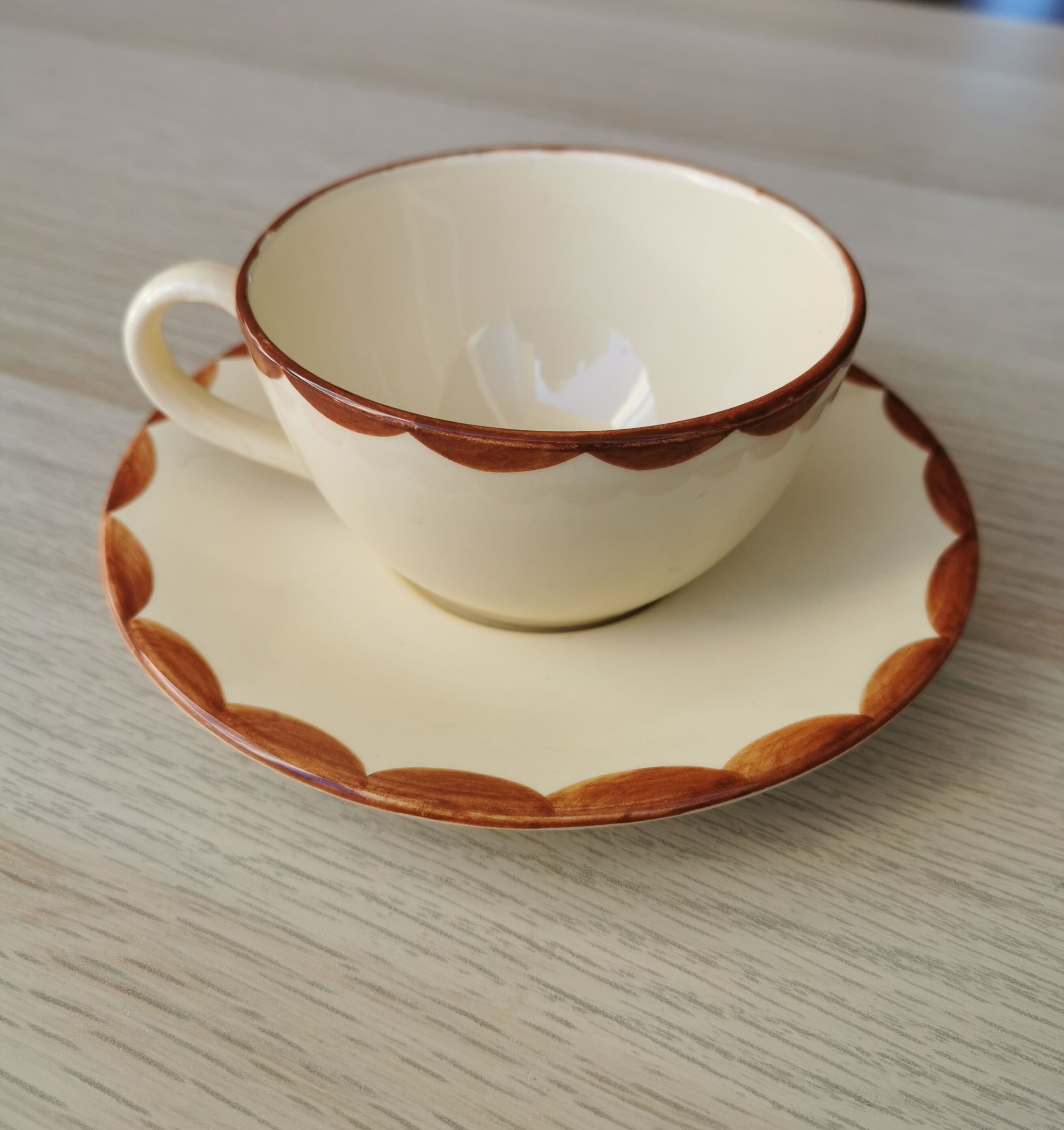 11 cups and teacups and sub-cups Longchamp model Agen