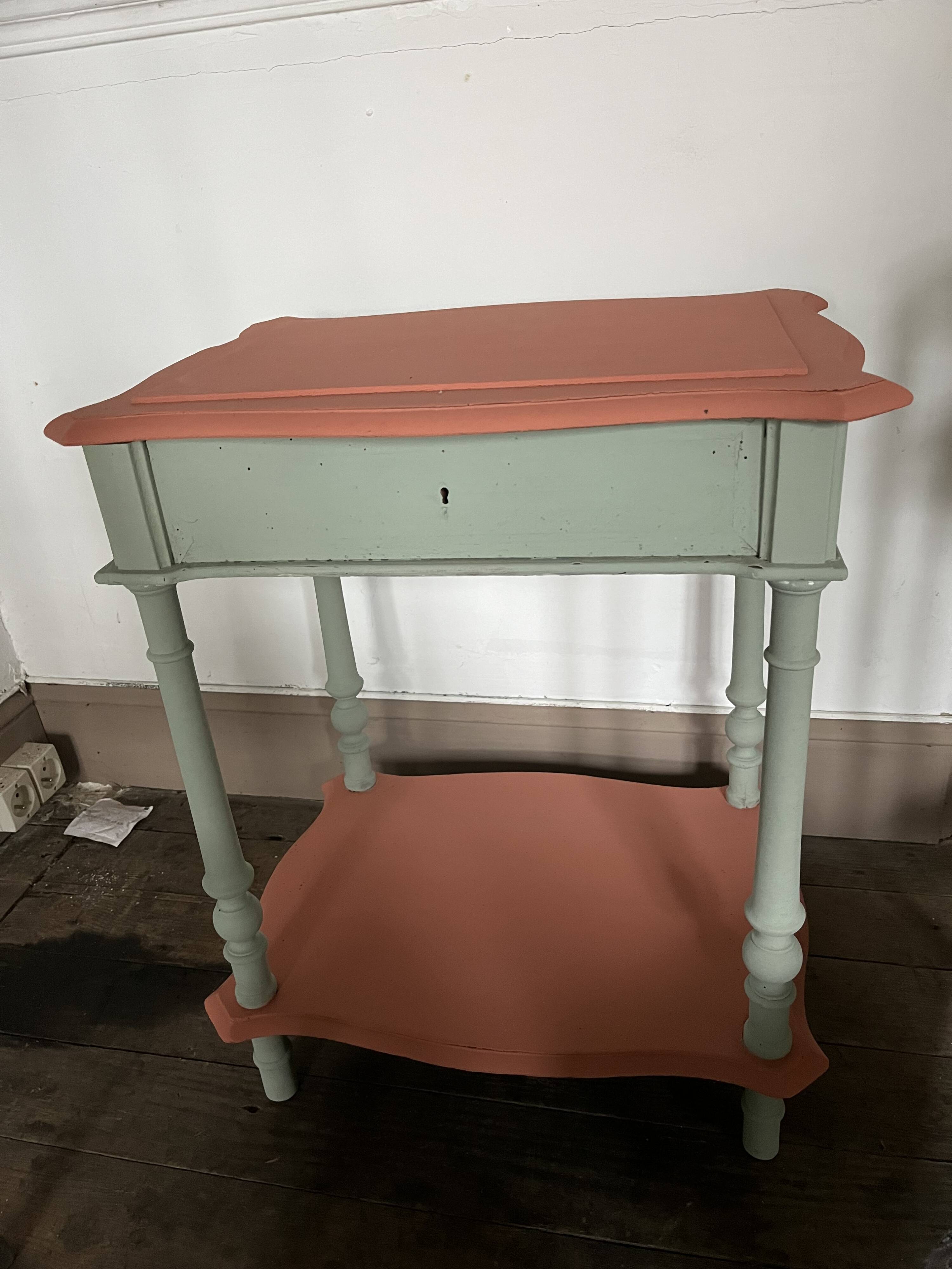 Occasional furniture, opening entrance.