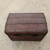 Malle de voyage ancienne bombee