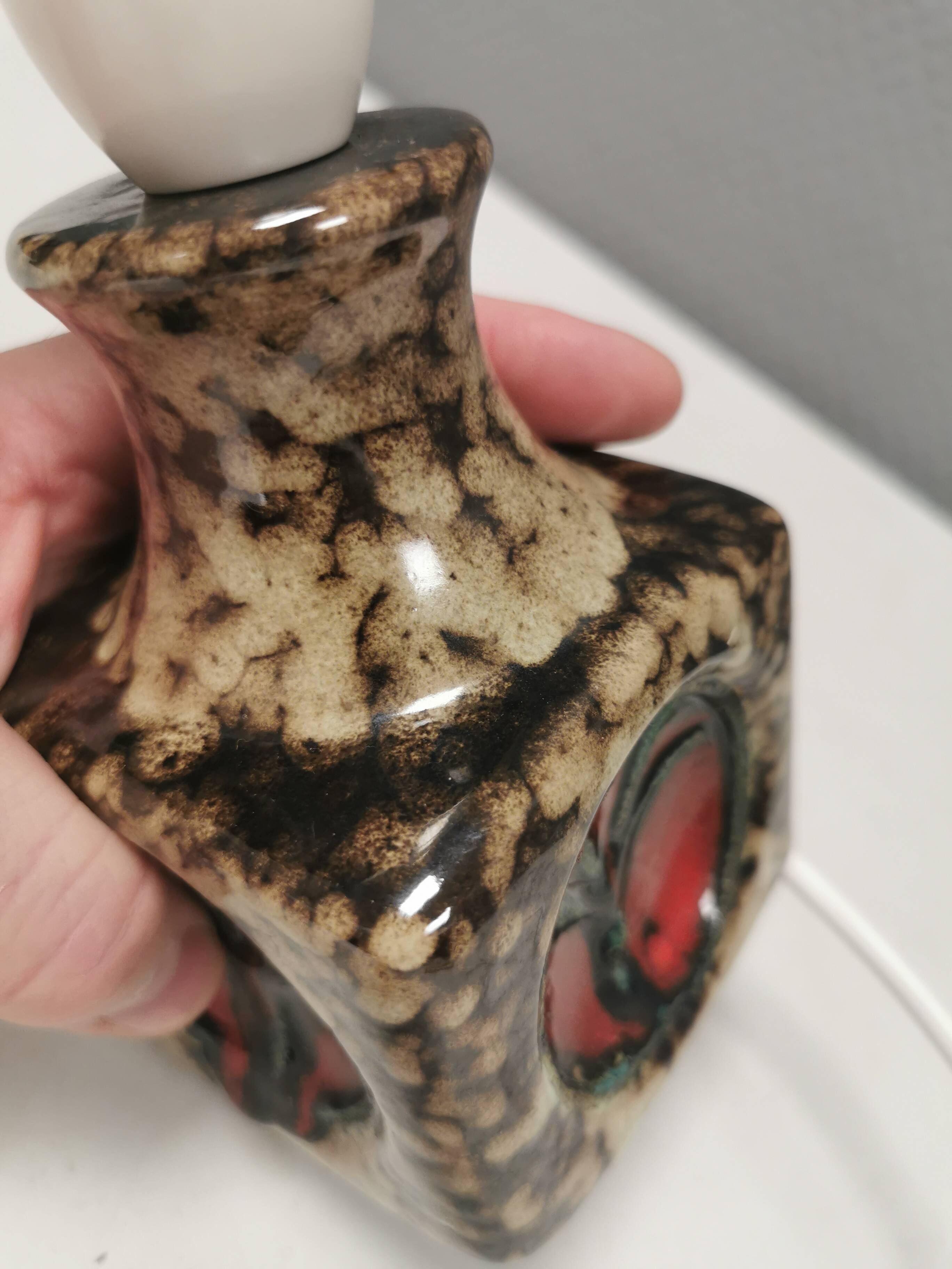 Small delicious ceramic table lamp, Danish and estimated from the 1970s.