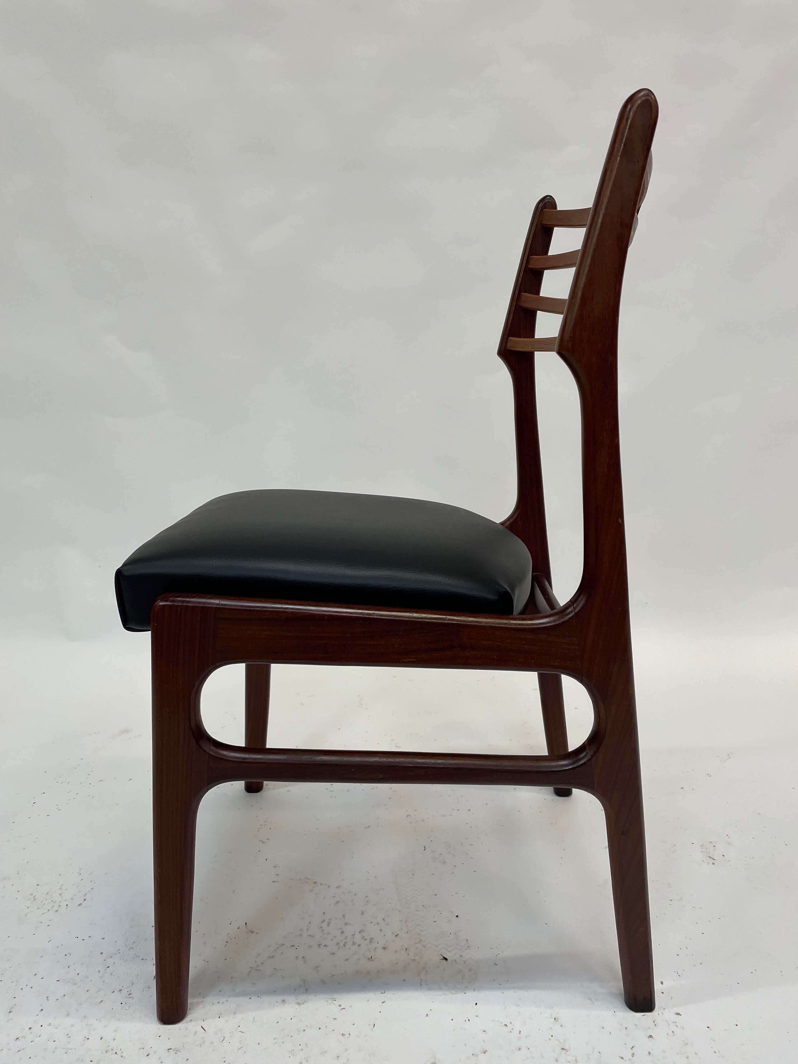 Set of five dining chairs by Johannes Andersen, model 101 Danish Design
