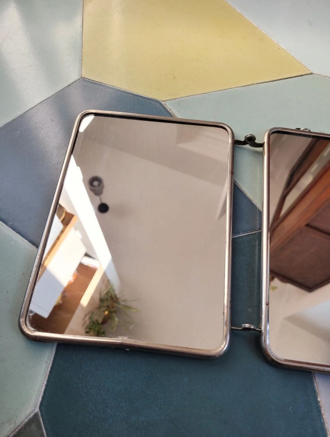 Barber's triptych mirror