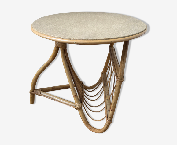 Table d’appoint porte revues en rotin