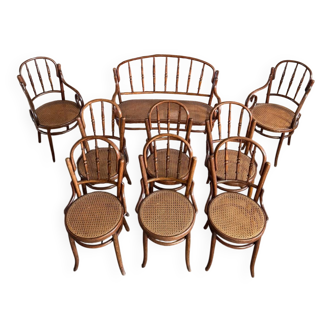 Bistro salon set in curved wood from the late 19th century to early 20th century.