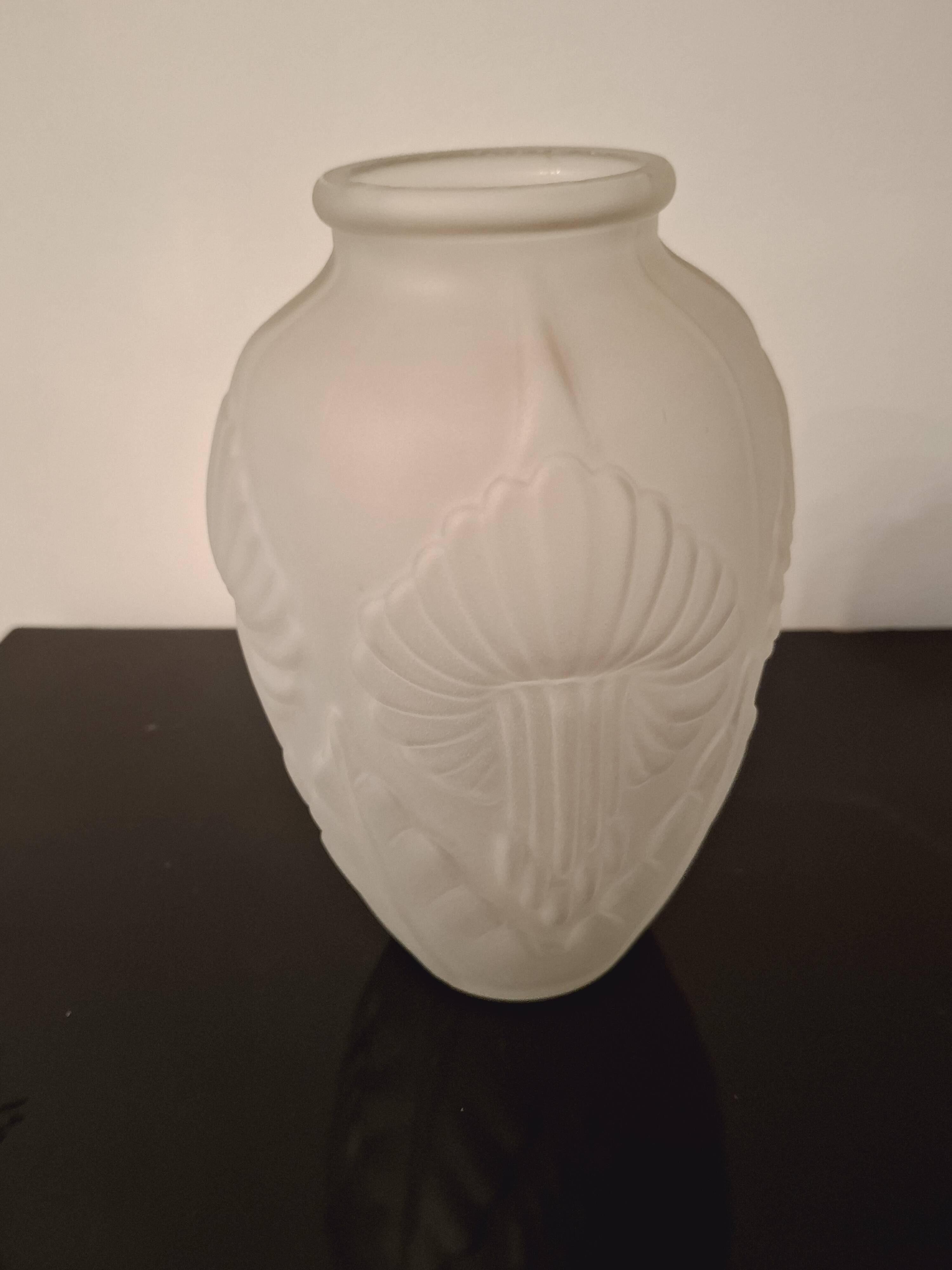OPAQUE GLASS VASE