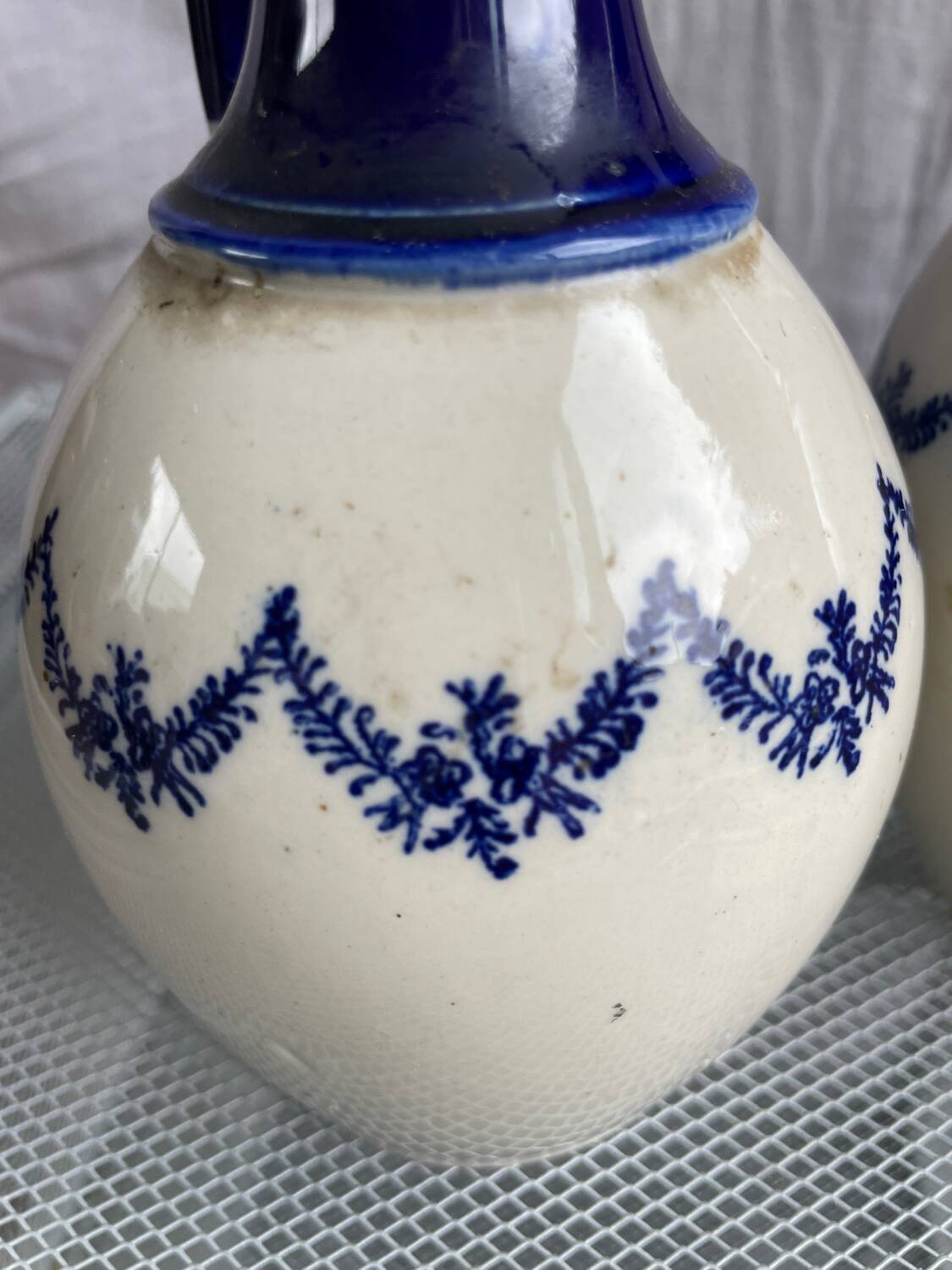 2 st Uzes tarre steel ewers