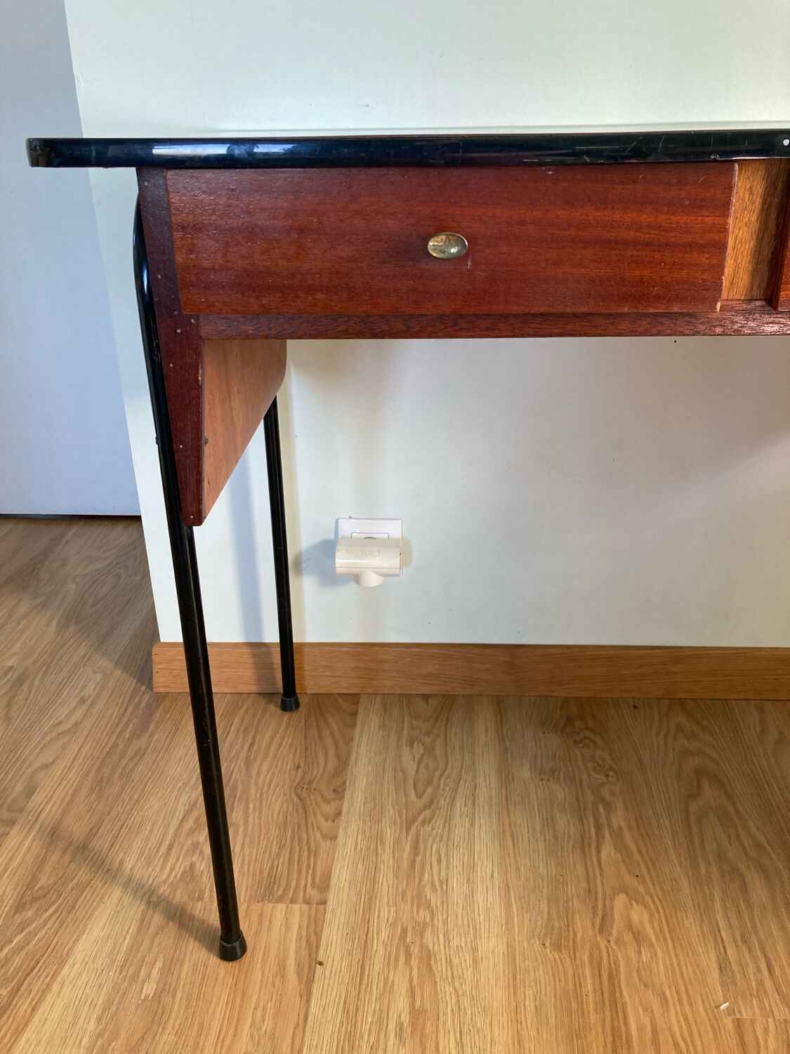 Formica desk