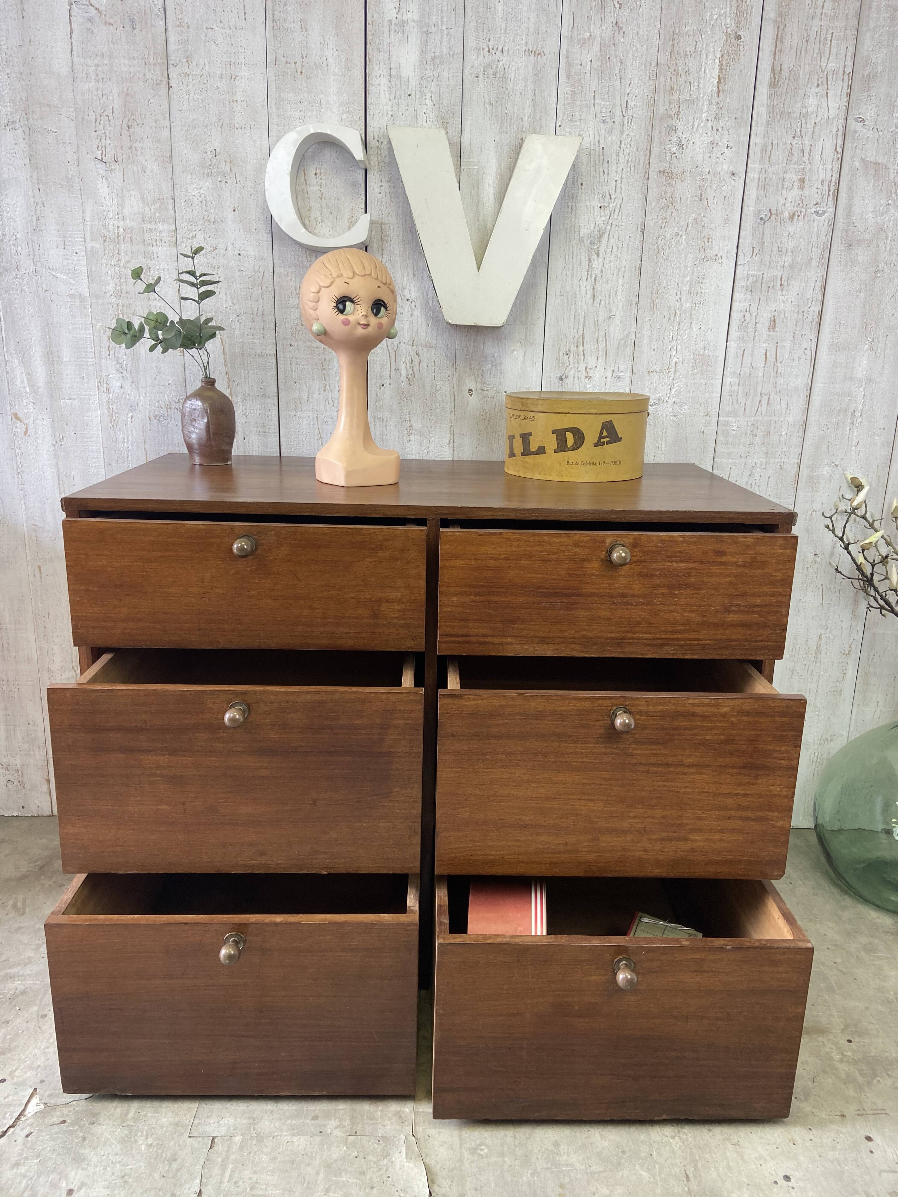Meuble de mercerie vintage