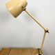 Lampe de table industrielle beige du milieu du siècle, années 1960