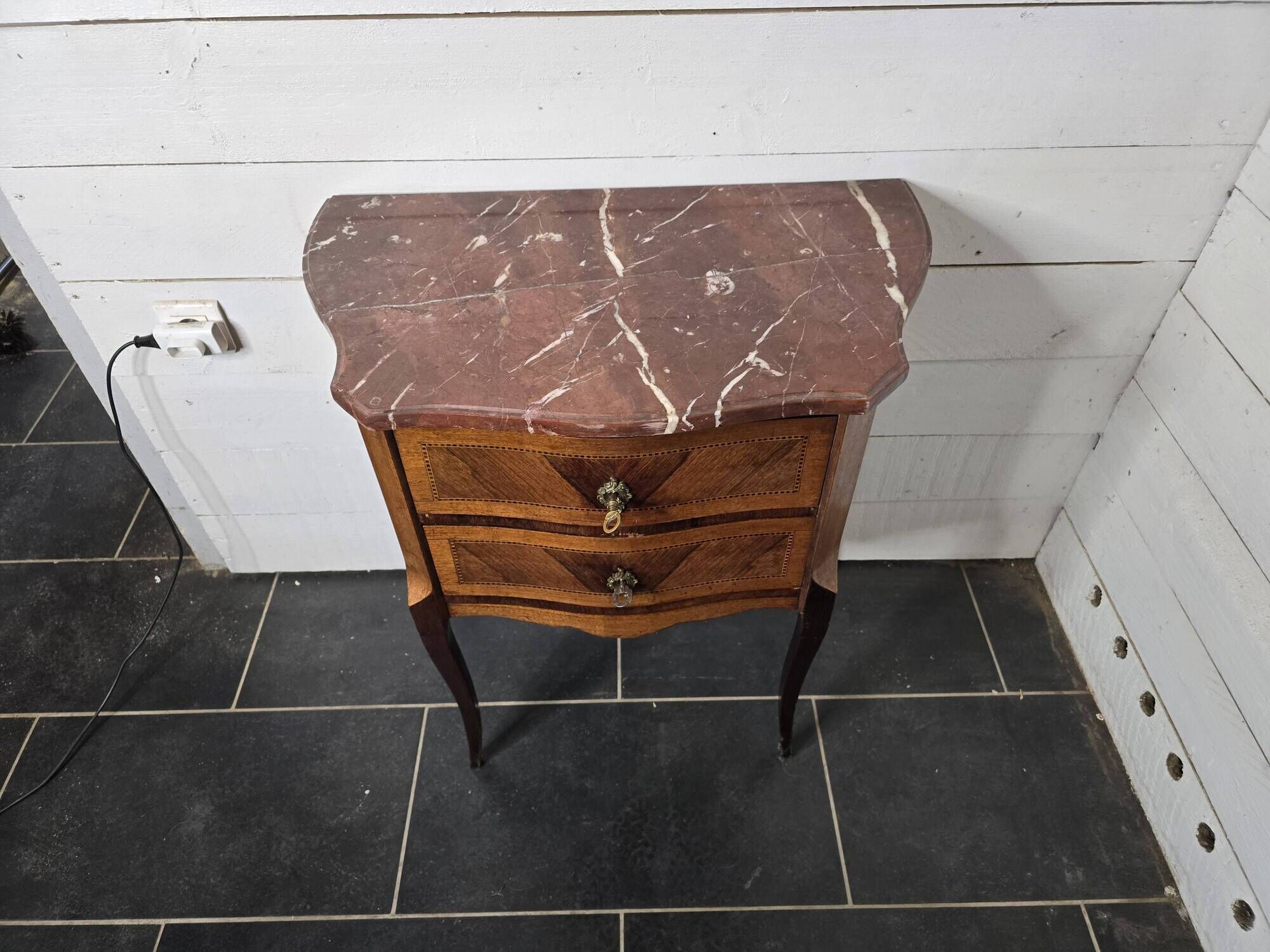 Curved chest of drawers in Louis XV style marquetry