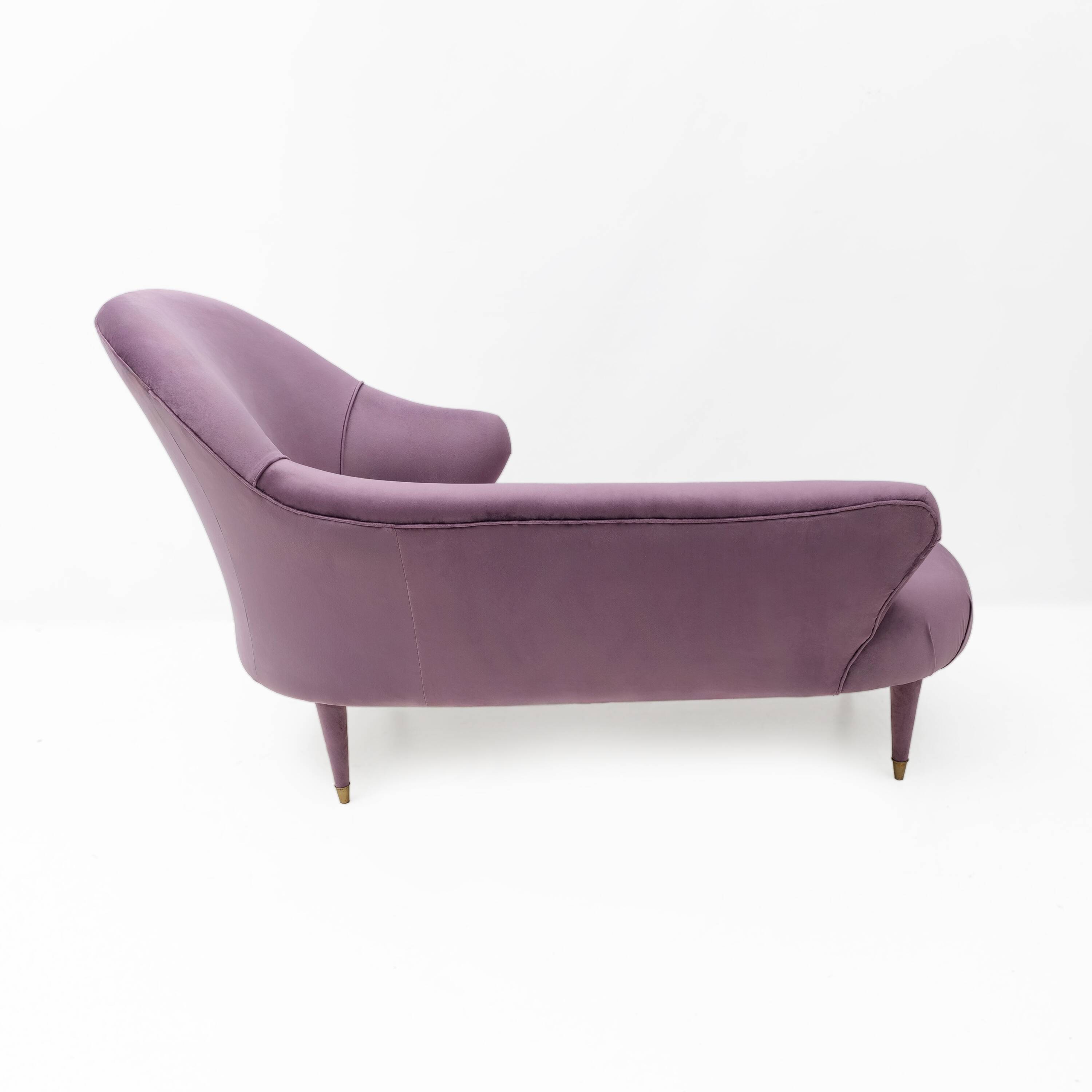 Italian Mid-Century Style Dormeuse in Mauve Velvet with Brass Feet
