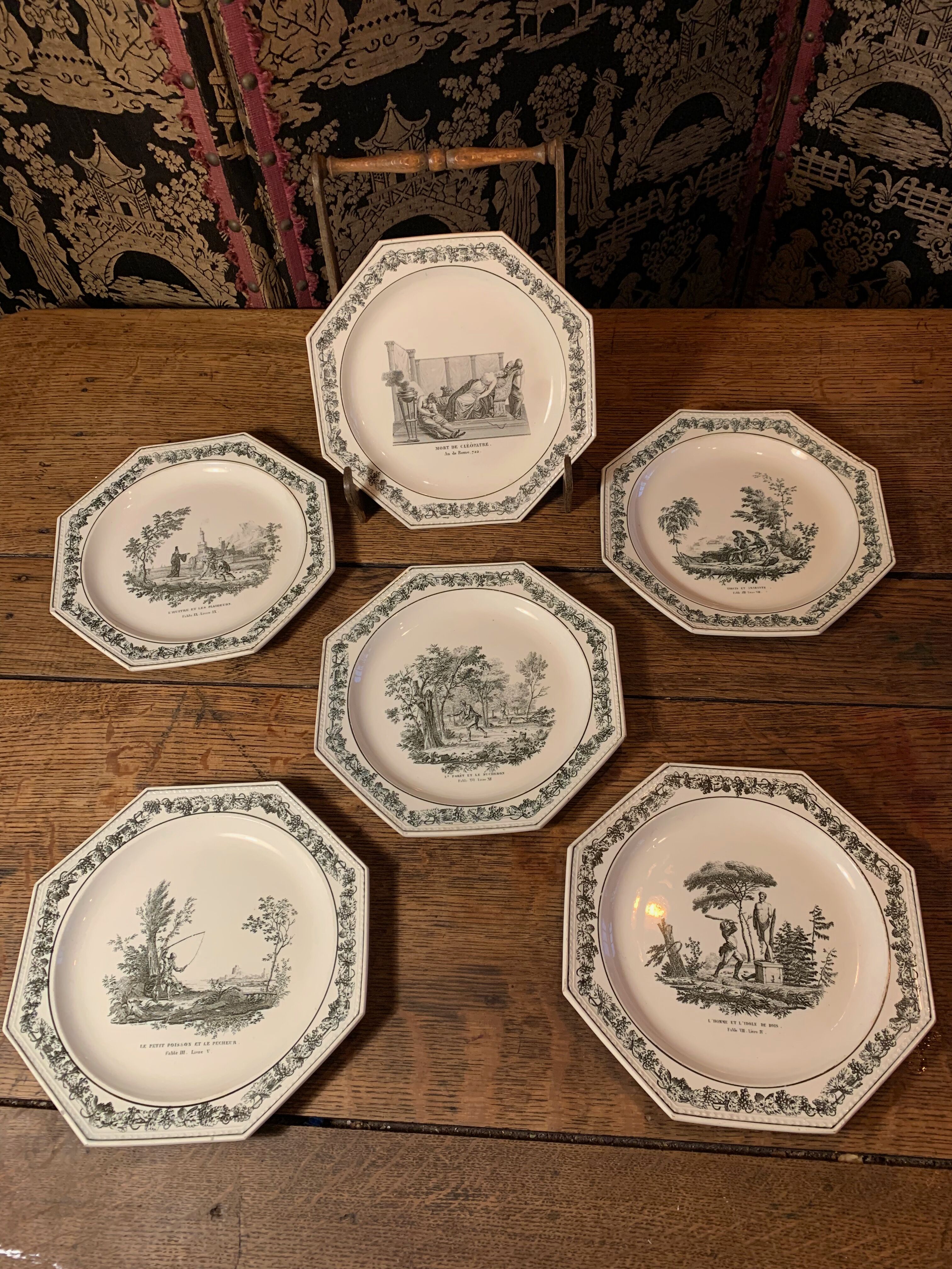 Set of six dessert plates