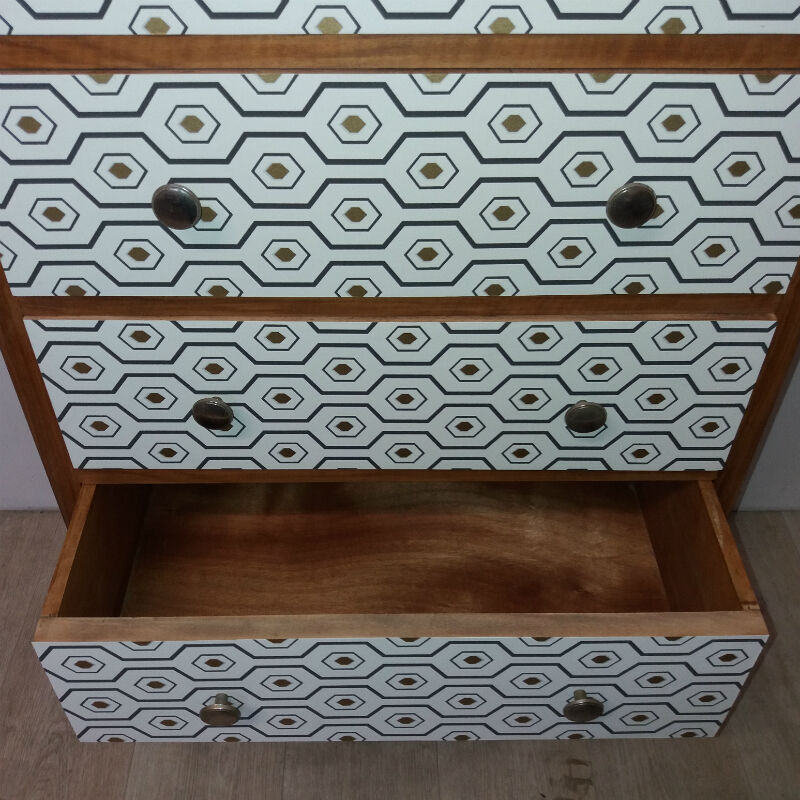 Dresser to the 1940s