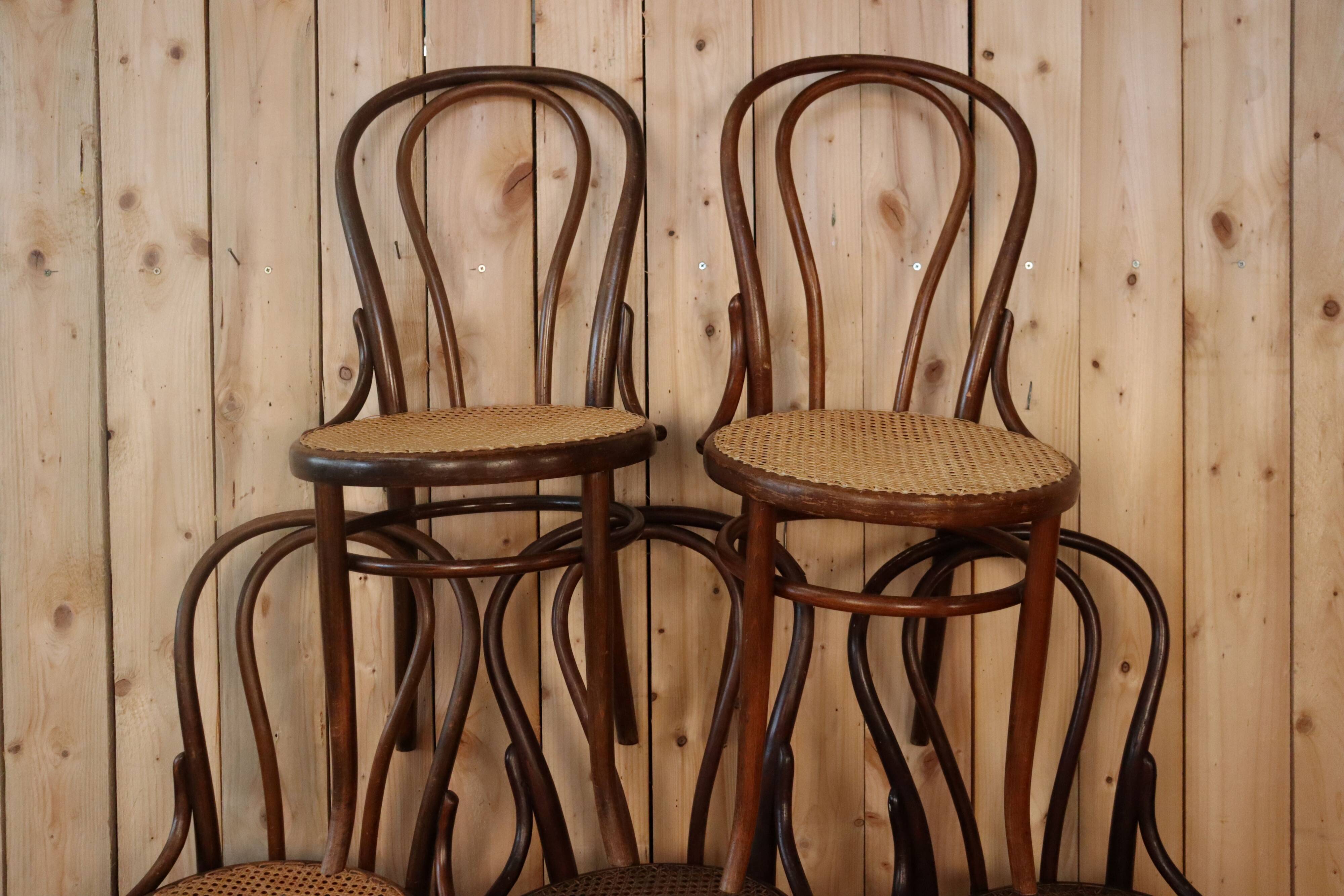 Série de 12 chaises bistrot fischel n18