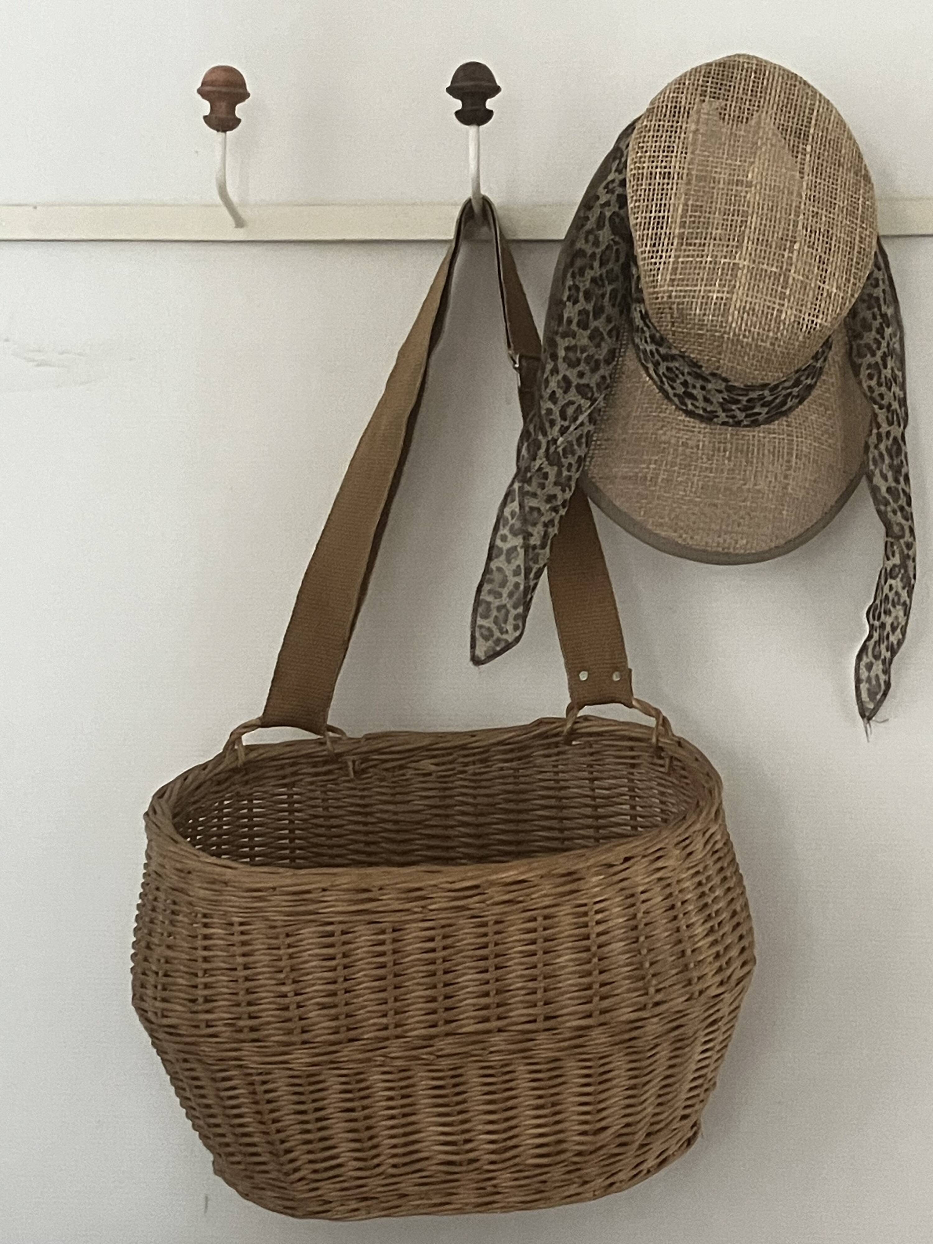 Panier de pêche en osier tressé