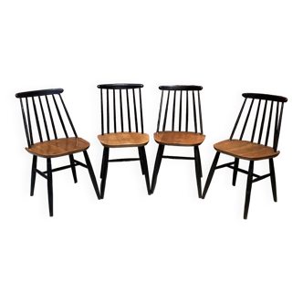 Lot de quatre chaises en bois